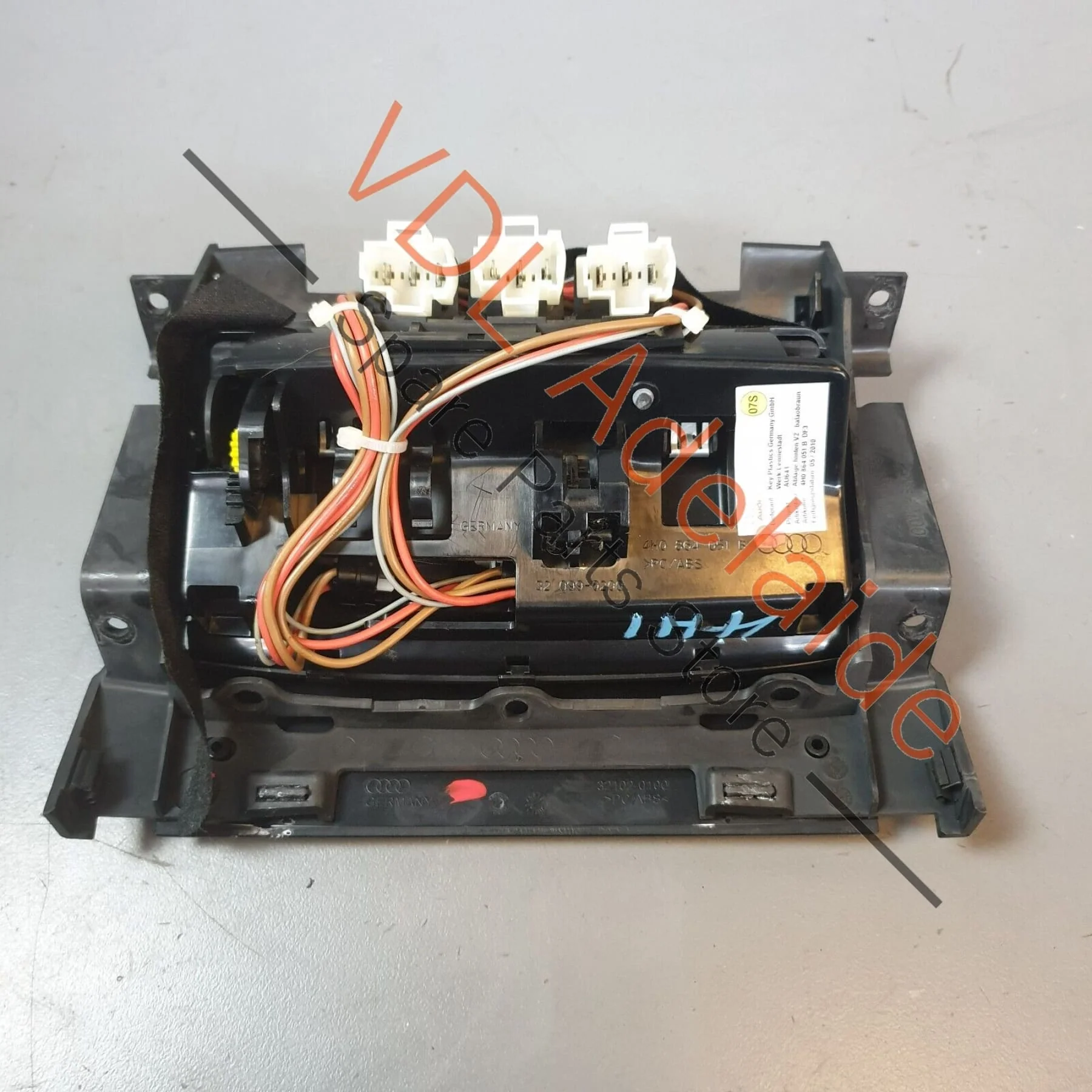 Audi A8 4H Rear Passenger Triple 12V Socket Lighter Flip Open Cabinet 4H0864051B - Image 6