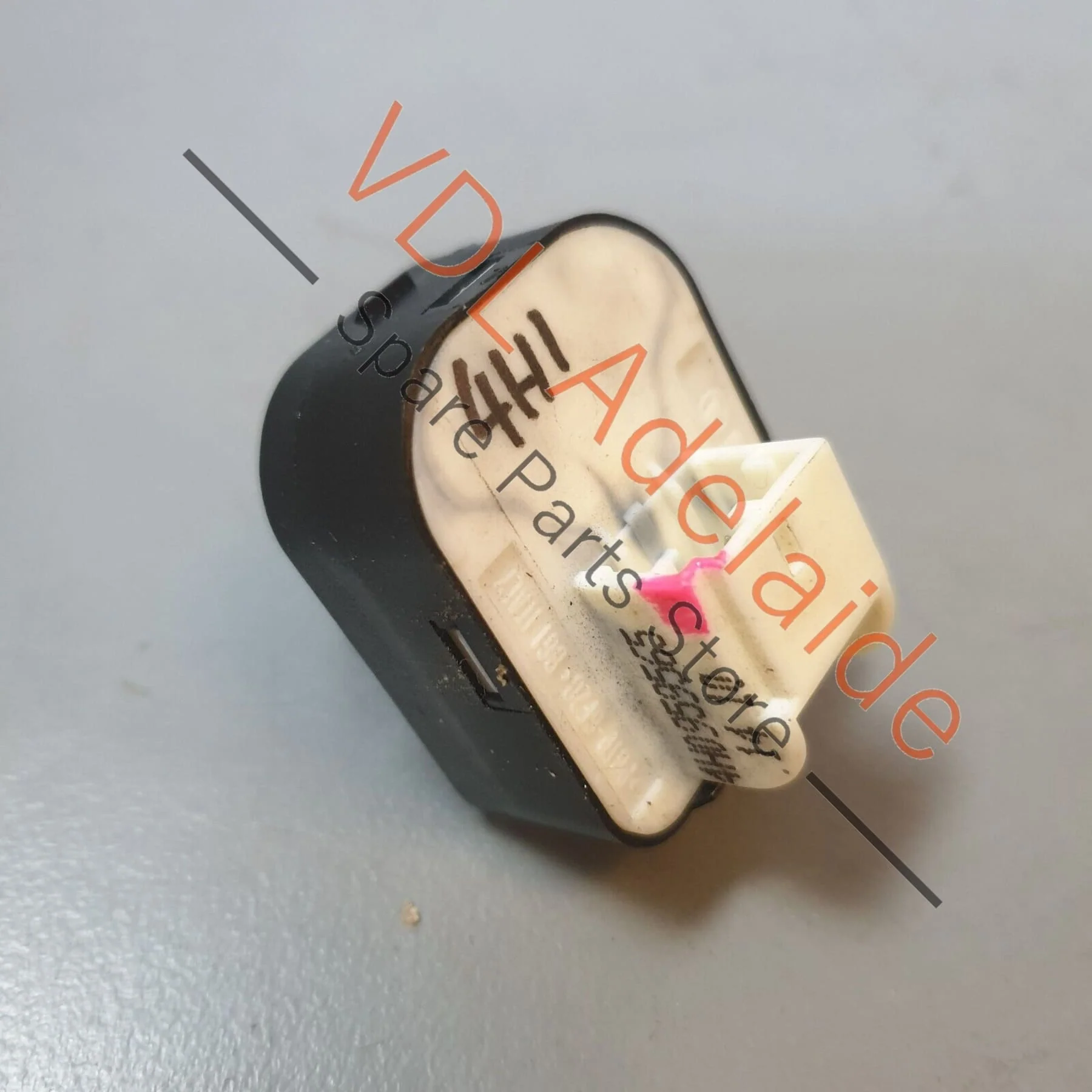 Audi A8 4H Power Folding Exterior Rear View Mirror Switch 4H0959565 5PR - Image 4