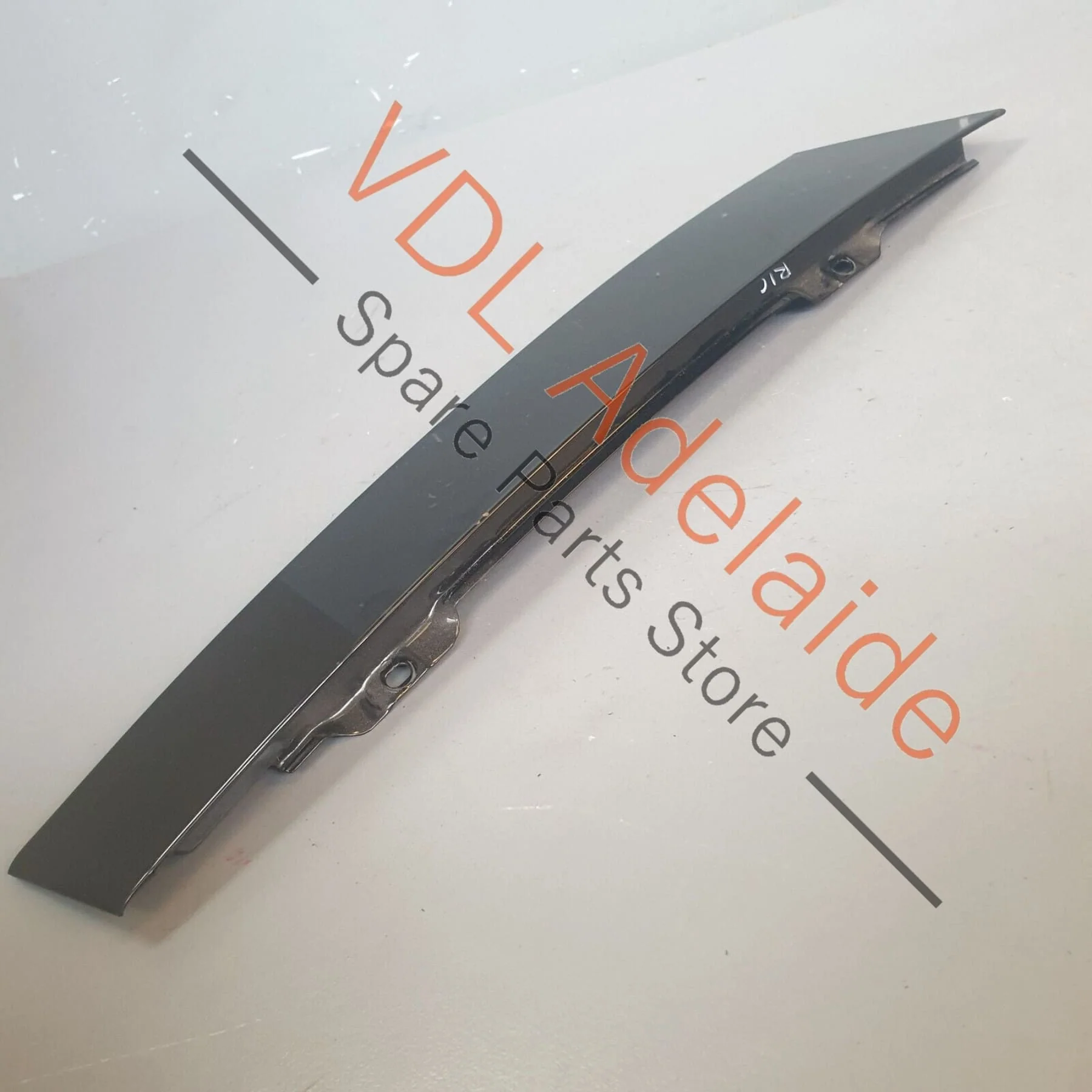 VW Golf MK5 R32 Left Side B Pillar Exterior Door Frame Moulding for 2dr Models - Image 5