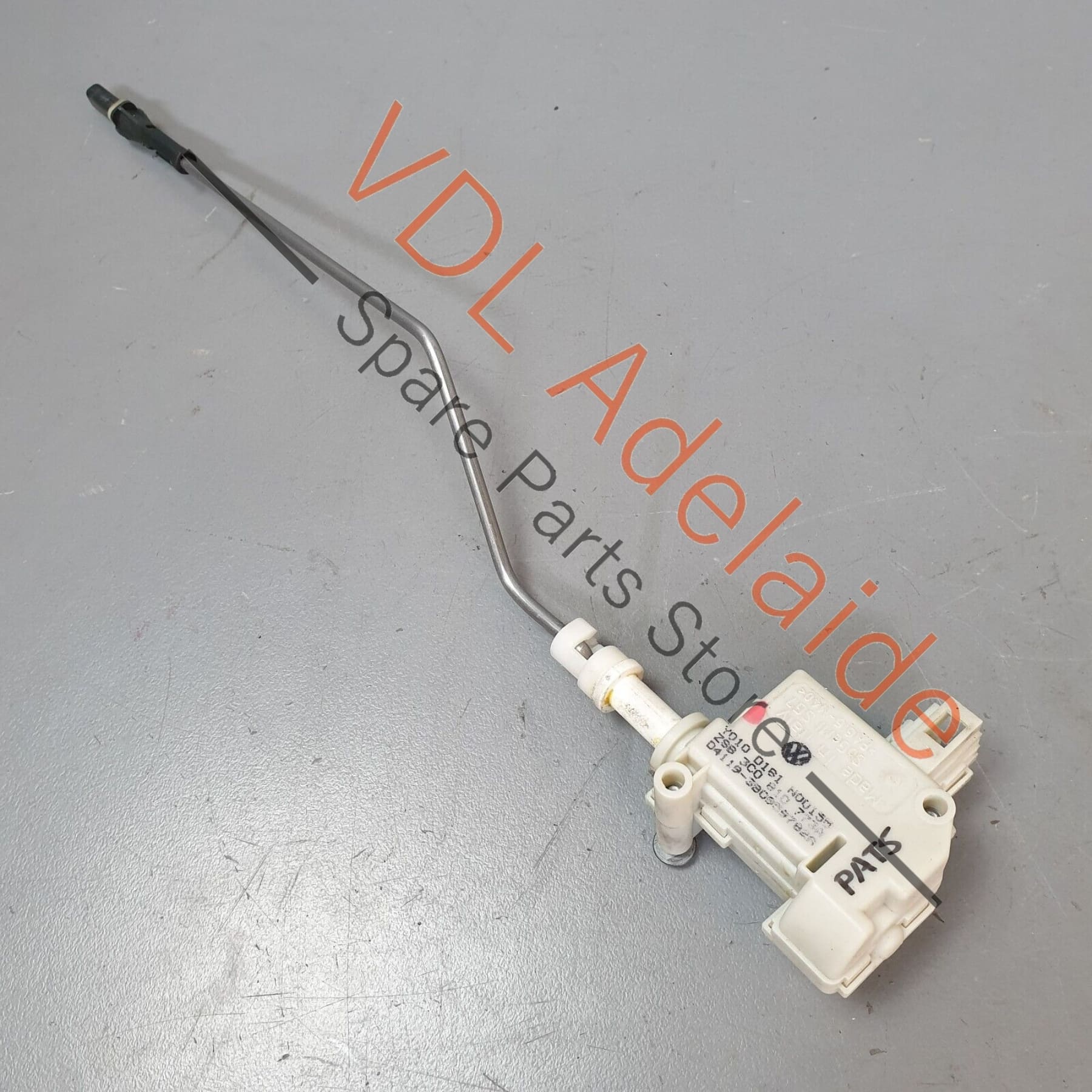 VW R36 Passat 3C B6 Fuel Filler Flap Throttle Control Element Module 3C0810773