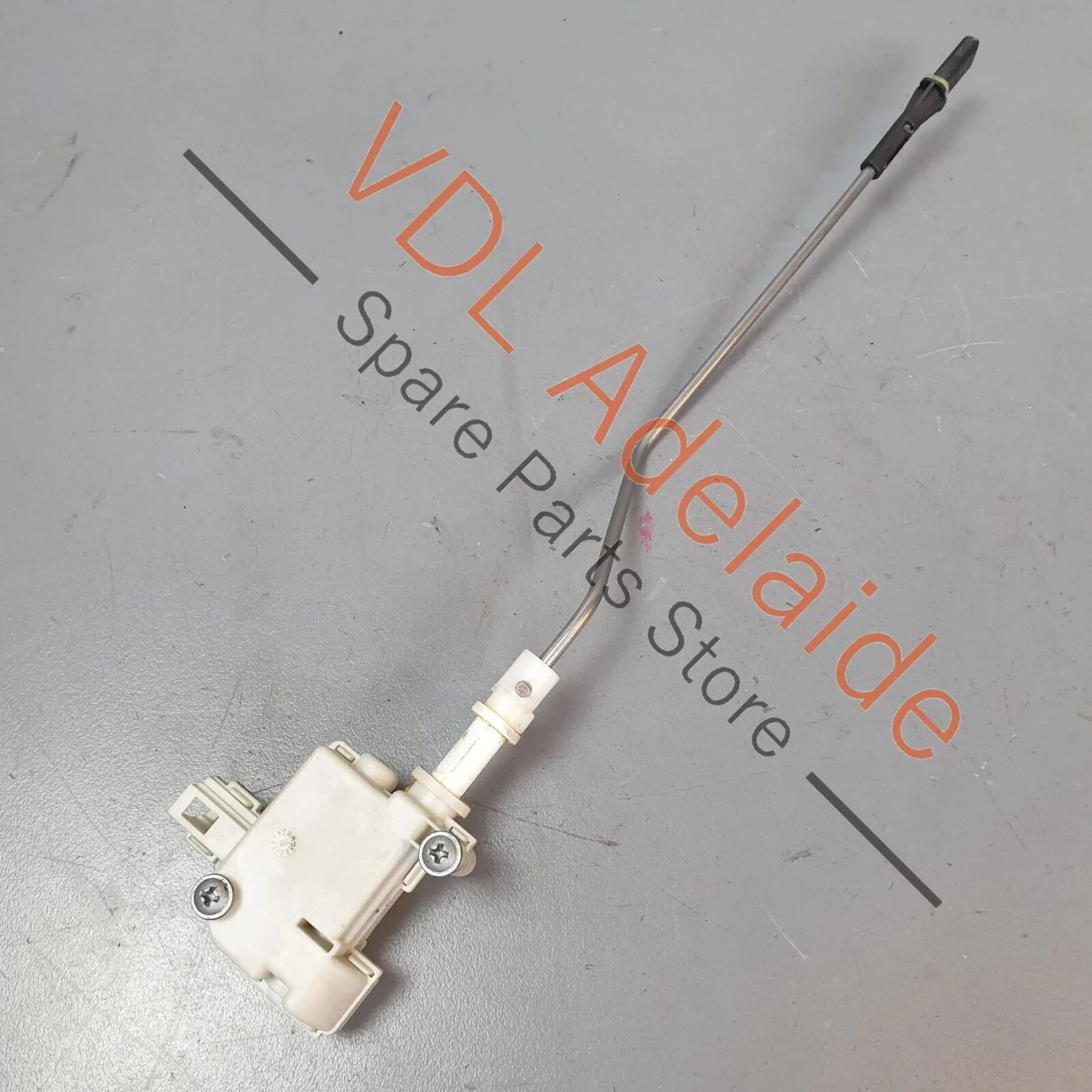 VW R36 Passat 3C B6 Fuel Filler Flap Throttle Control Element Module 3C0810773 - Image 3