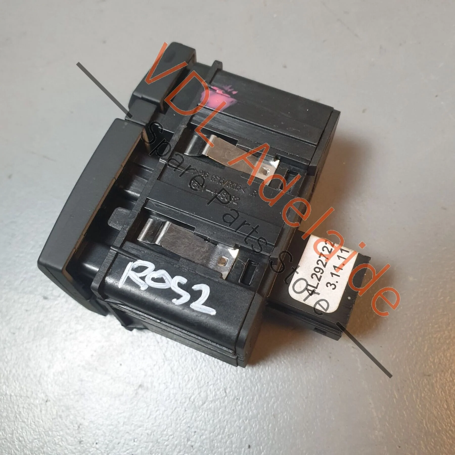 Audi Q7 6.0L V12 4L Glovebox & MMI Screen Switch 4L2927227VUV - Image 4