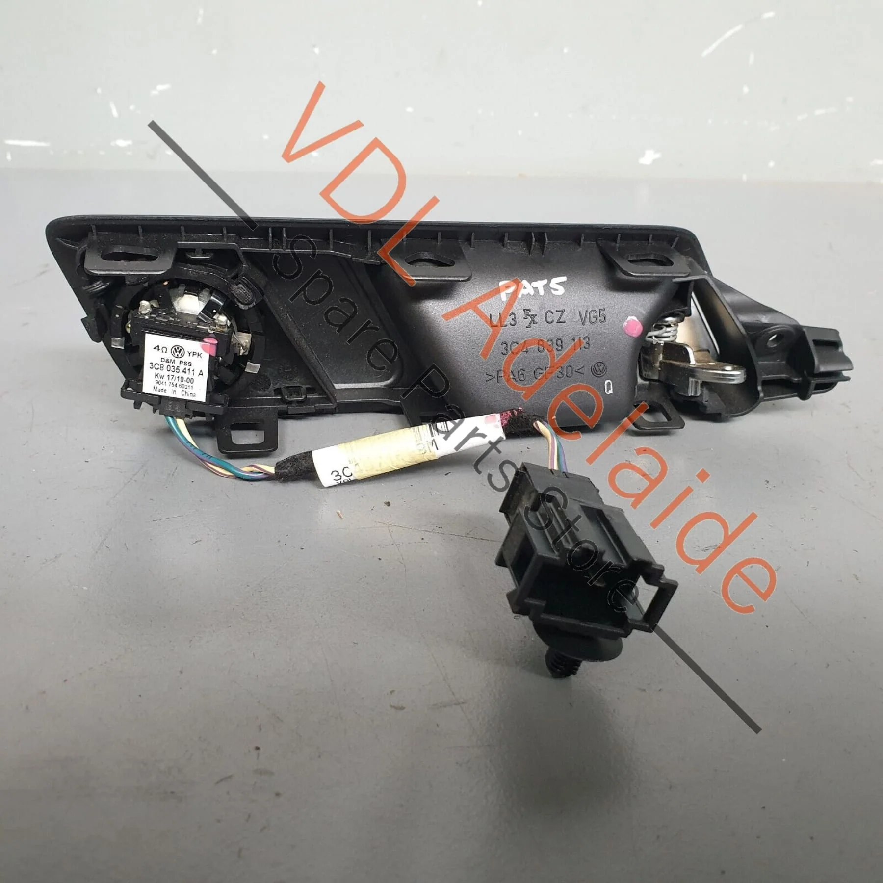 VW R36 Passat 3C B6 Rear Left Interior Door Handle with Speaker 3C4839113Q - Image 5