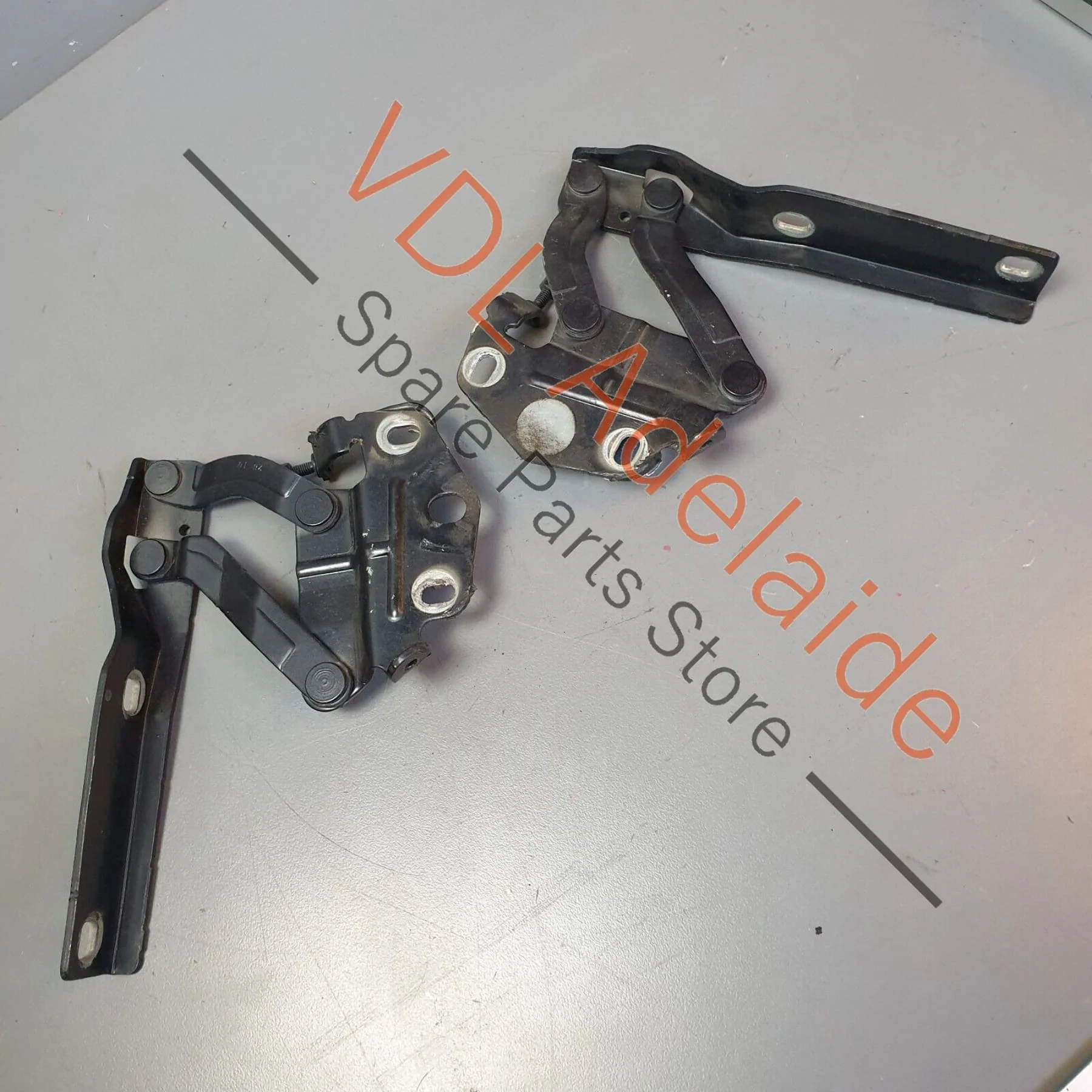 VW R36 Passat 3C B6 Bonnet Lid Hinge Pair Left & Right 3C0823301E 3C0823302E