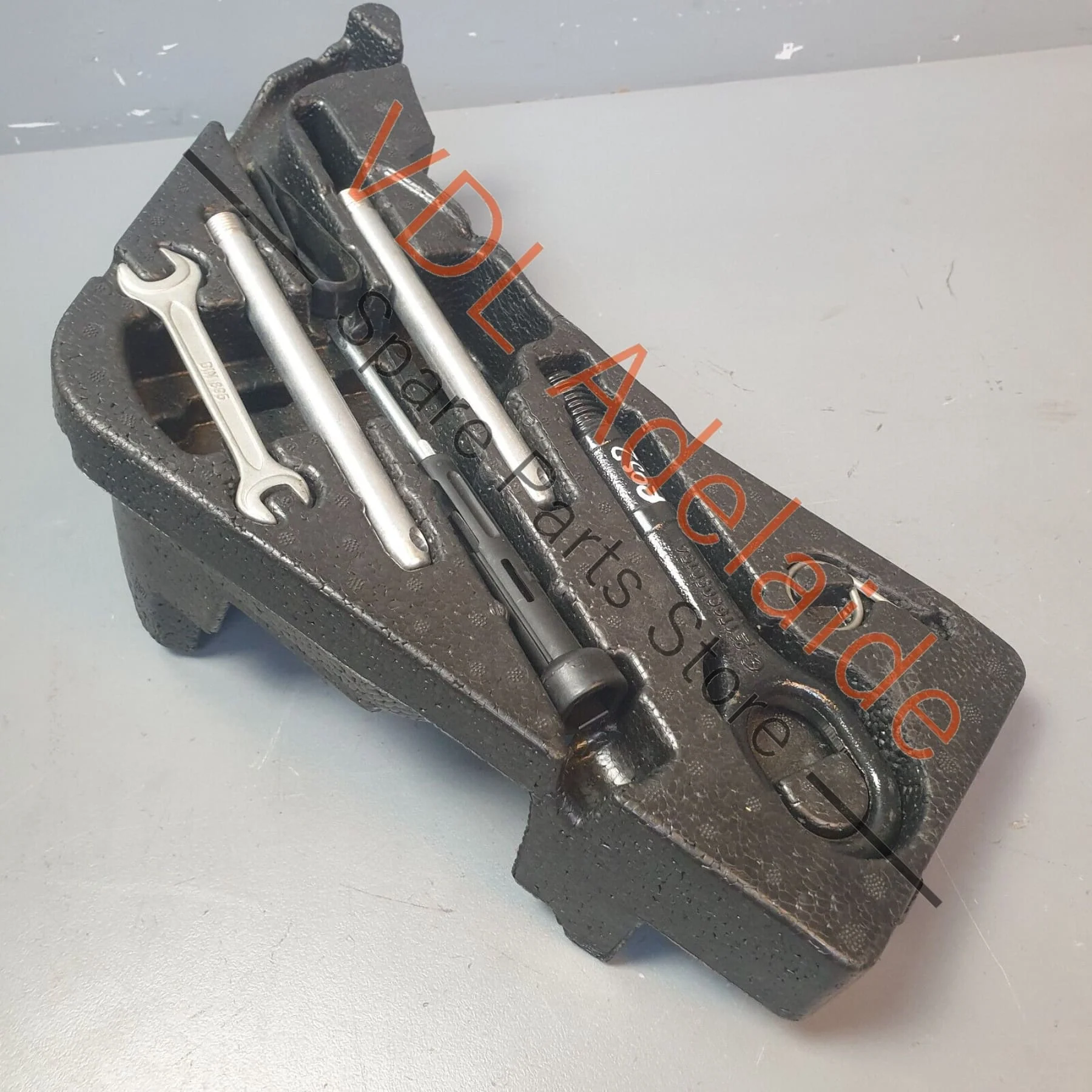 Audi Q7 6.0L V12 4L Factory Tow Hook & Tool Kit - Image 3
