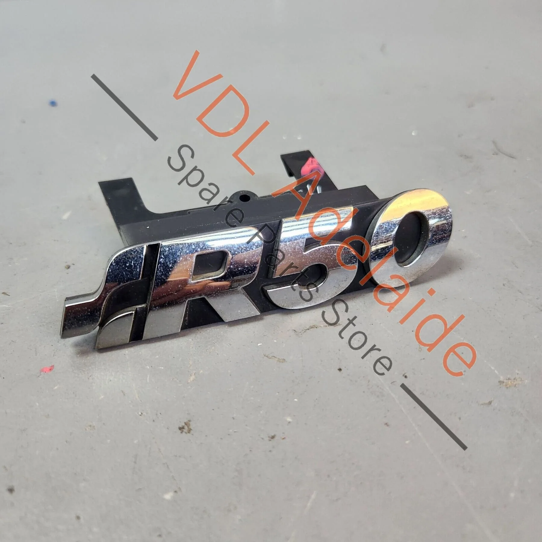 Volkswagen VW Touareg 7L R50 Front Grille Badge Embelem Inscription 7L9853679