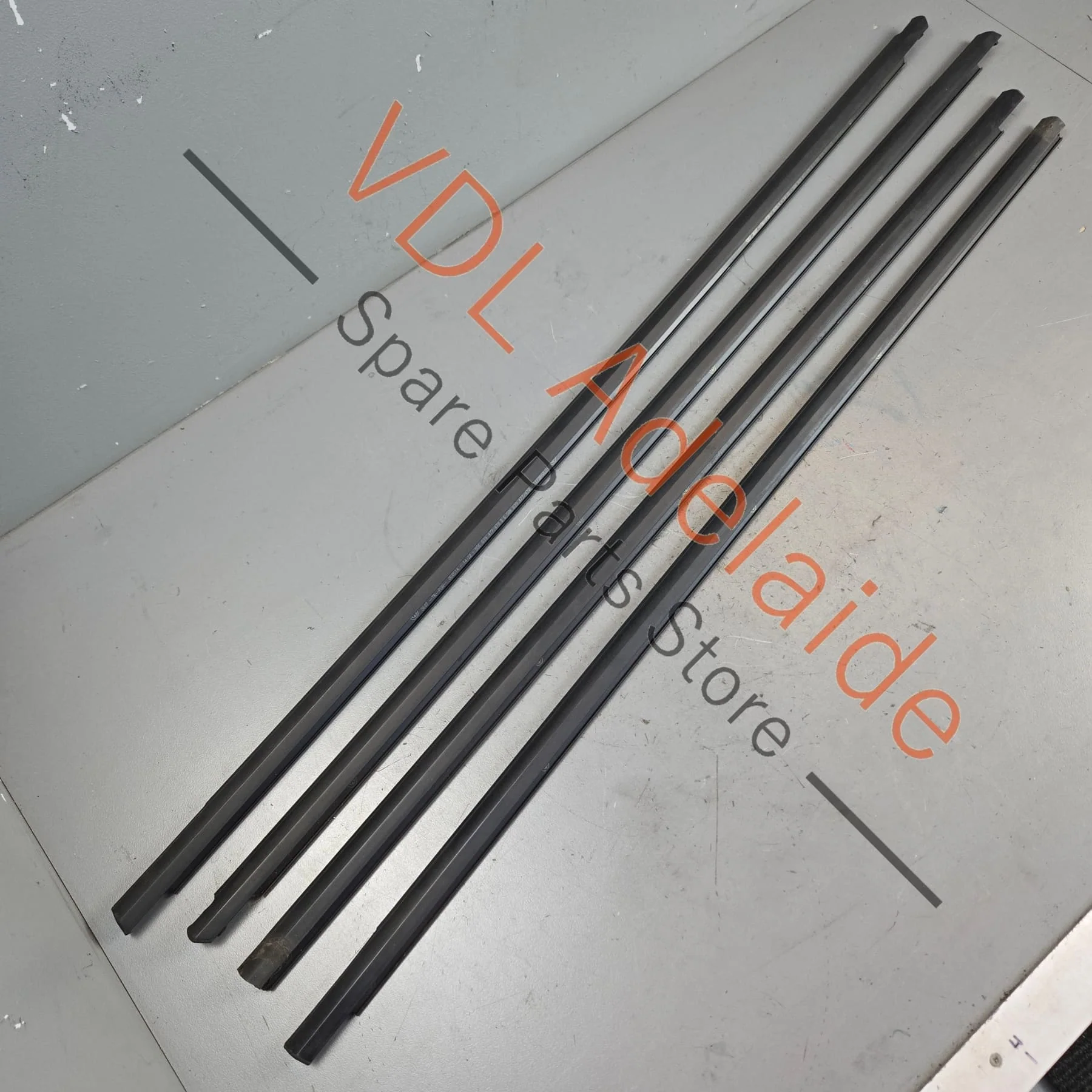 VW Golf MK7 Window Aperture Slot Seal Lower Moulding for Door Set of 4