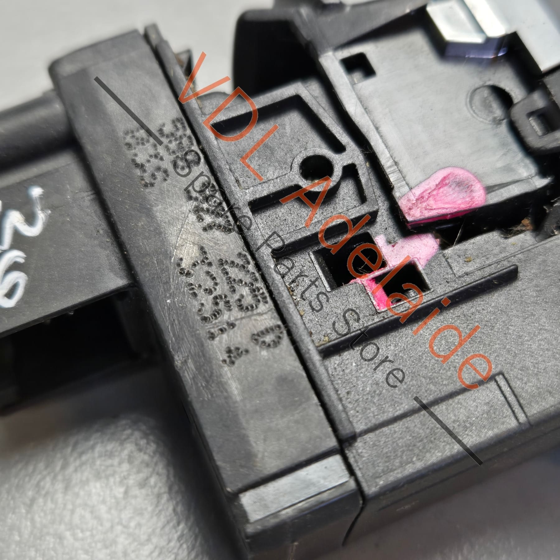 VW Golf MK7 EPB Park Brake Switch Centre Console 5G0927225D - Image 3