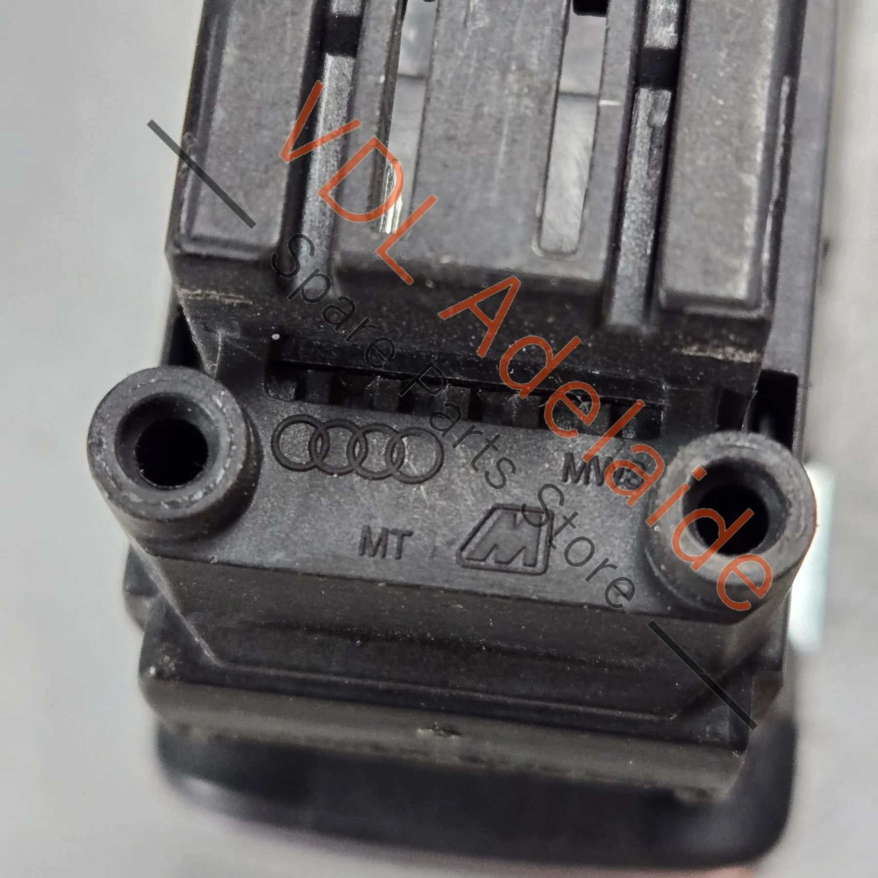 VW Golf MK7 EPB Park Brake Switch Centre Console 5G0927225D - Image 4