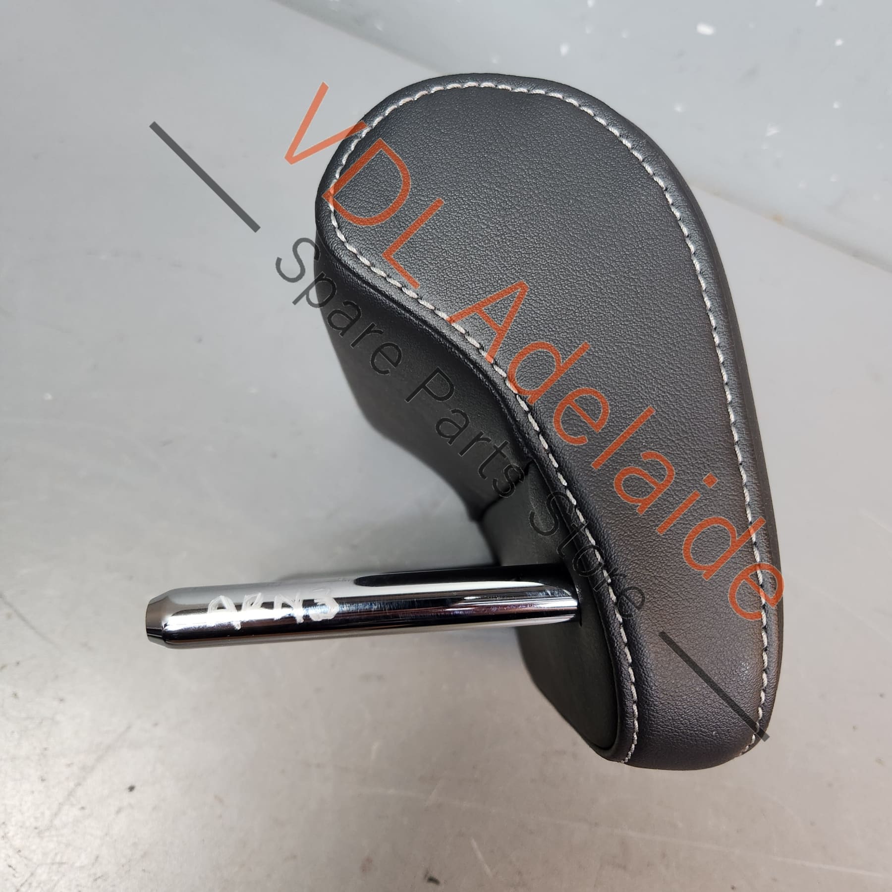 VW Golf R Rear Centre Headrest Leather w Grey Stitch - Image 3
