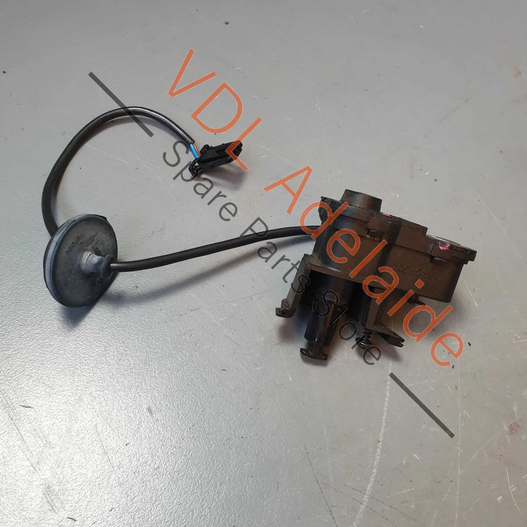 VW Golf R Mk7 Fuel Filler Door Flap Open Release Control Element Mechanism 5C6810773H - Image 4