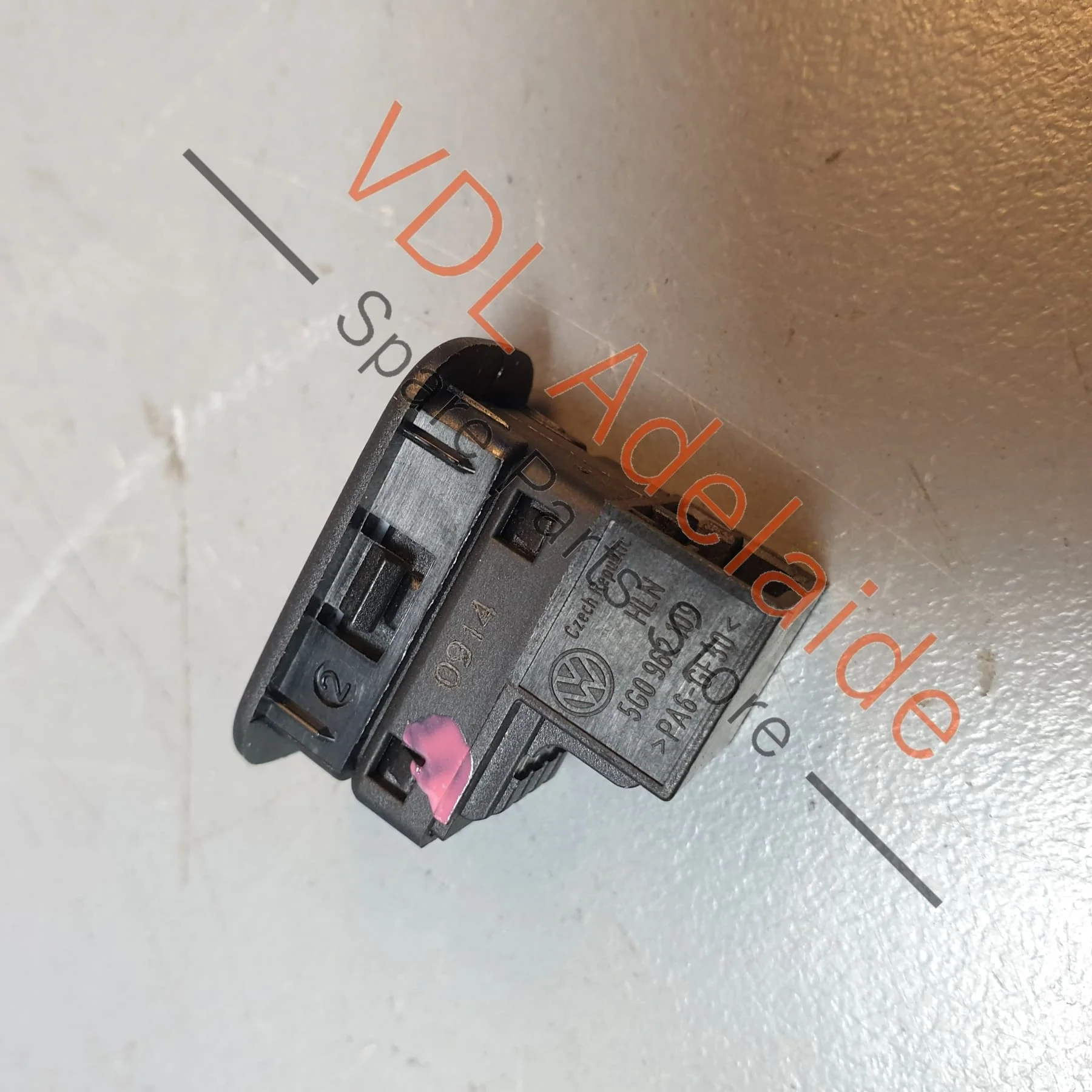 VW Golf R Mk7 Anti-Theft Alarm System Switch Button 5G0962109 - Image 2