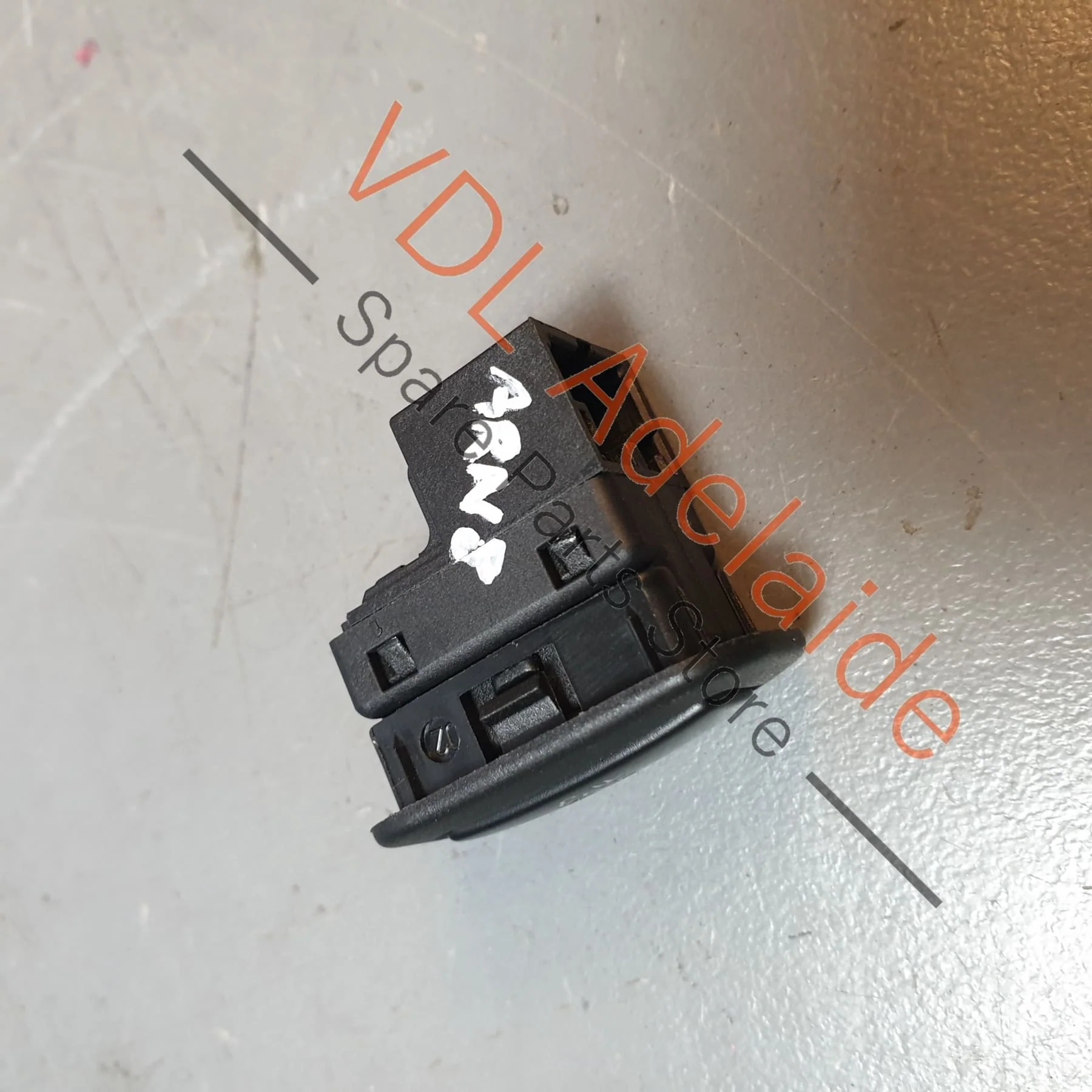 VW Golf R Mk7 Anti-Theft Alarm System Switch Button 5G0962109 - Image 4