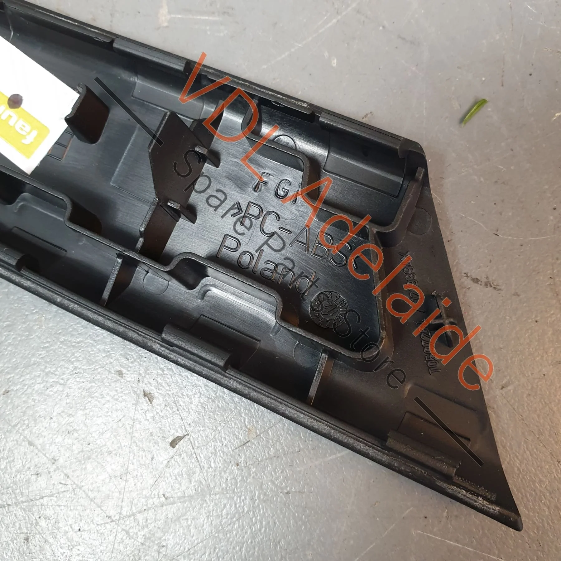 VW Golf R Mk7 Trim for Right Side Interior Door Pull Handle 5G0868040A - Image 3