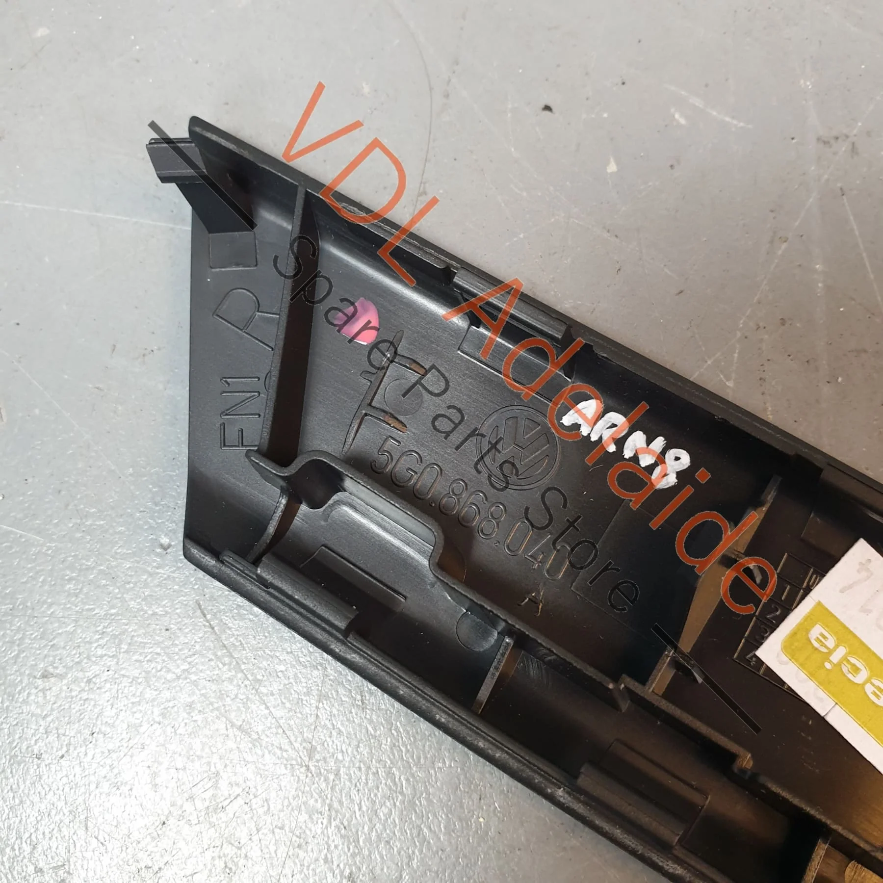 VW Golf R Mk7 Trim for Right Side Interior Door Pull Handle 5G0868040A - Image 4