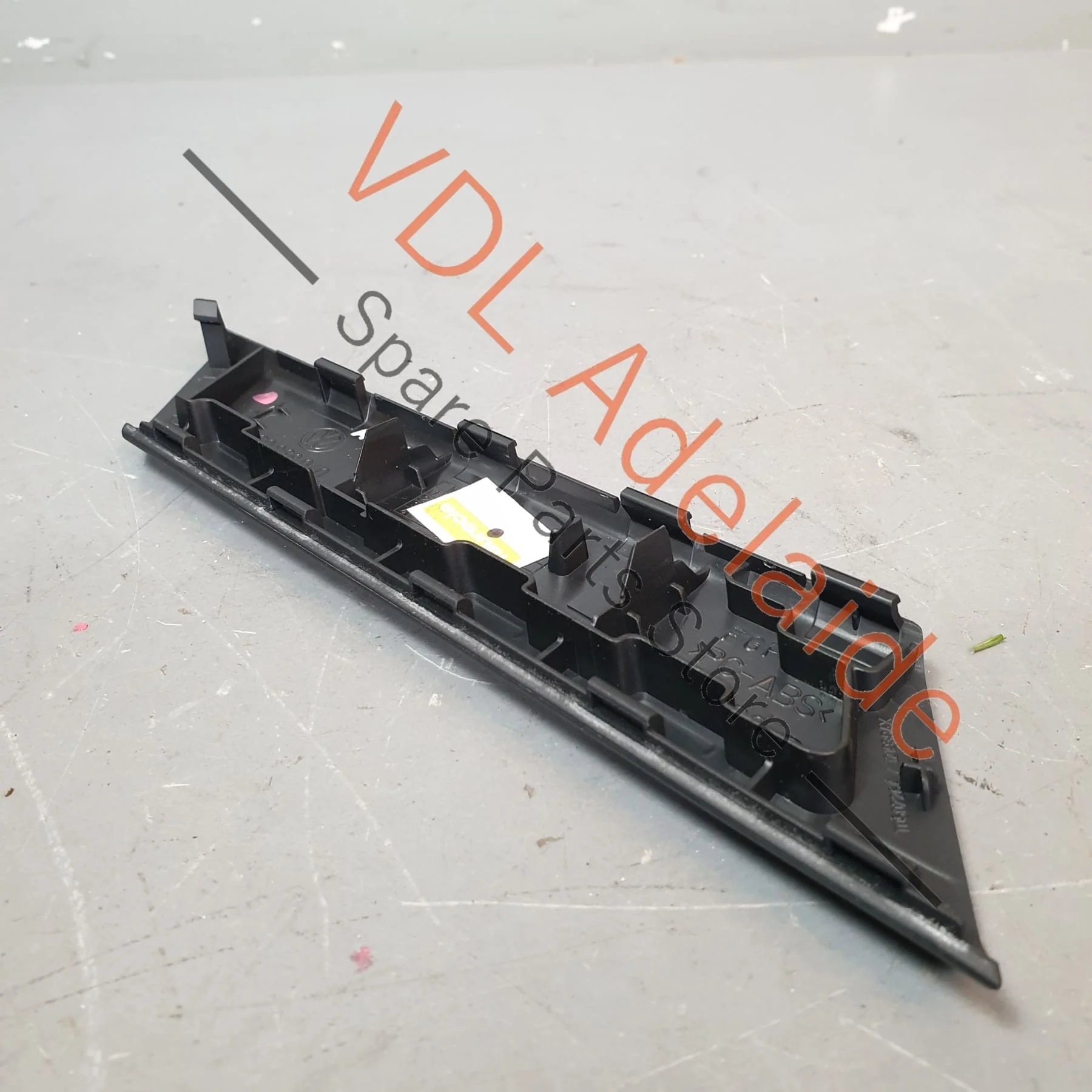 VW Golf R Mk7 Trim for Right Side Interior Door Pull Handle 5G0868040A - Image 5