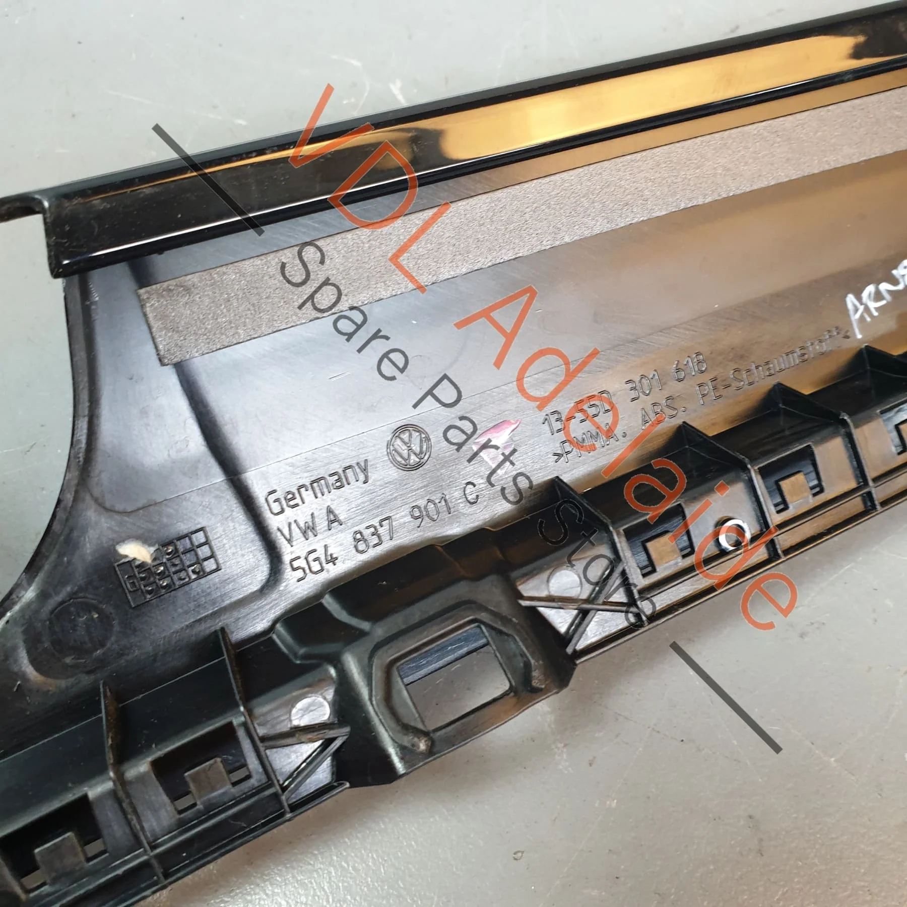 VW Golf R Mk7 Front Left Door B-Pillar Window Frame Exterior Trim 5G4837889A - Image 3