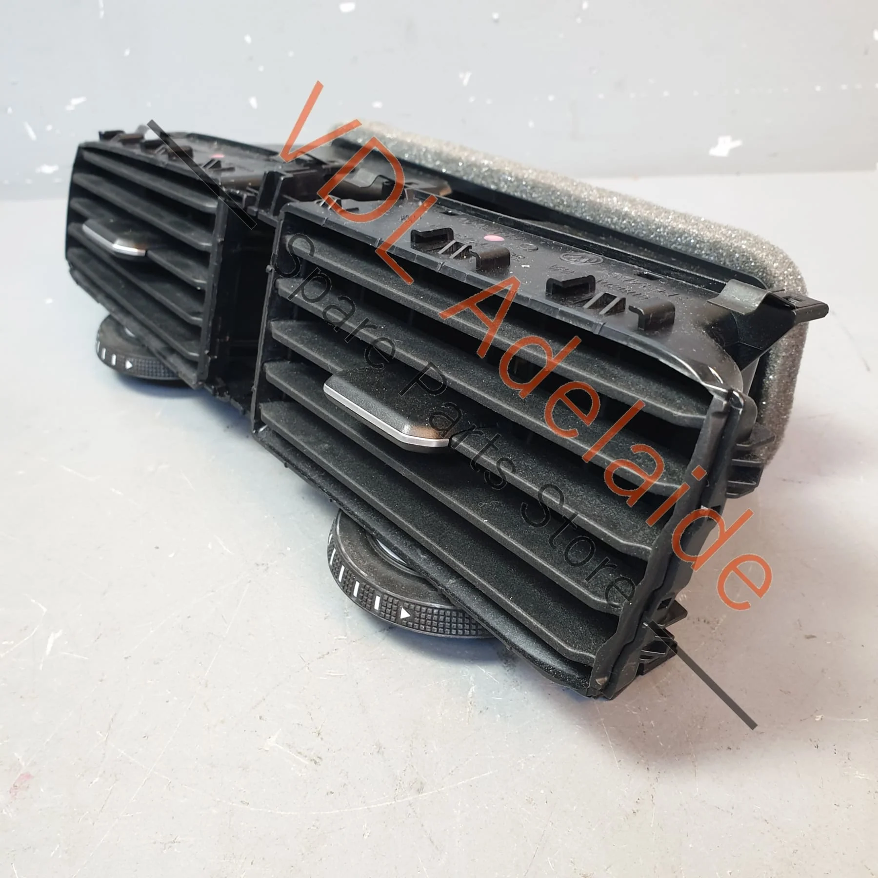 VW Golf R Mk7 Centre Middle Double Dash AC Air-Conditioning Vent for RHD - Image 2