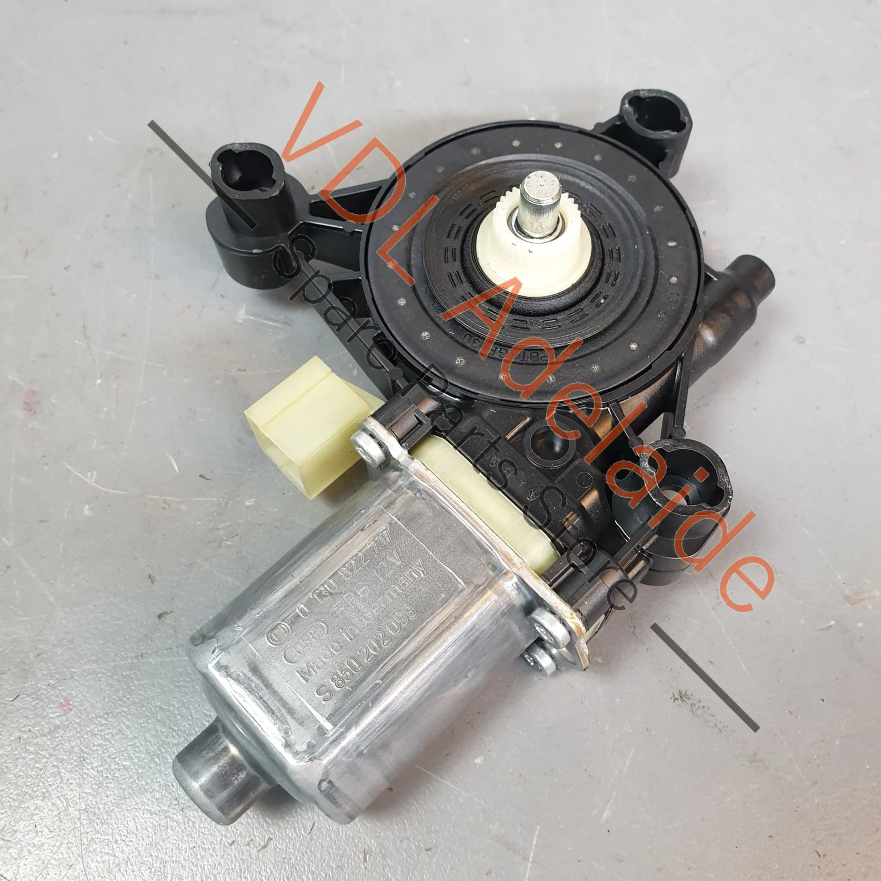 VW Golf Mk7 Front Left Window Regulator Motor 5Q0959801B - Image 3