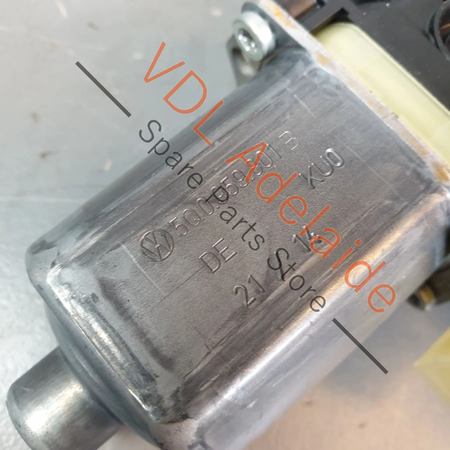 VW Golf Mk7 Front Left Window Regulator Motor 5Q0959801B - Image 4