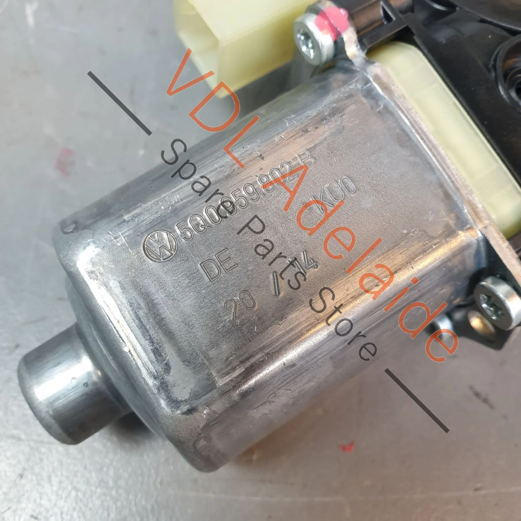 VW Golf Mk7 Front Right Window Regulator Motor 5Q0959802B - Image 5