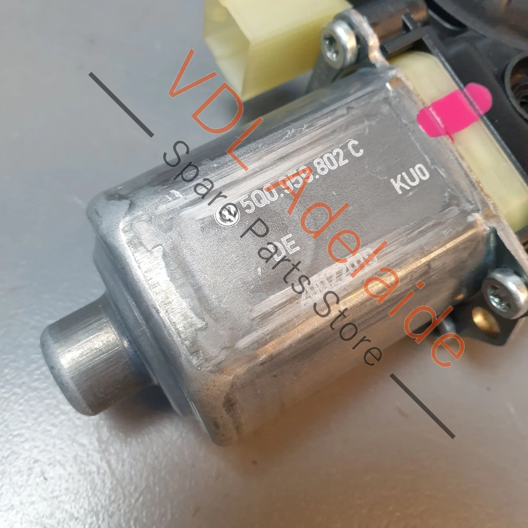 VW Golf MK7 Front Right Window Regulator Motor 5Q0959802C - Image 2