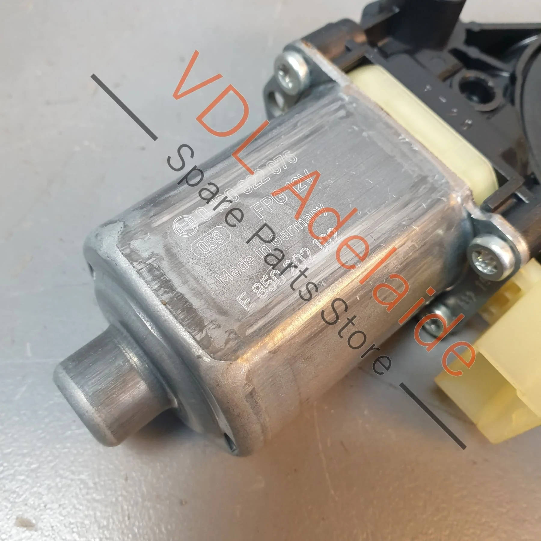 VW Golf MK7 Front Right Window Regulator Motor 5Q0959802C - Image 4