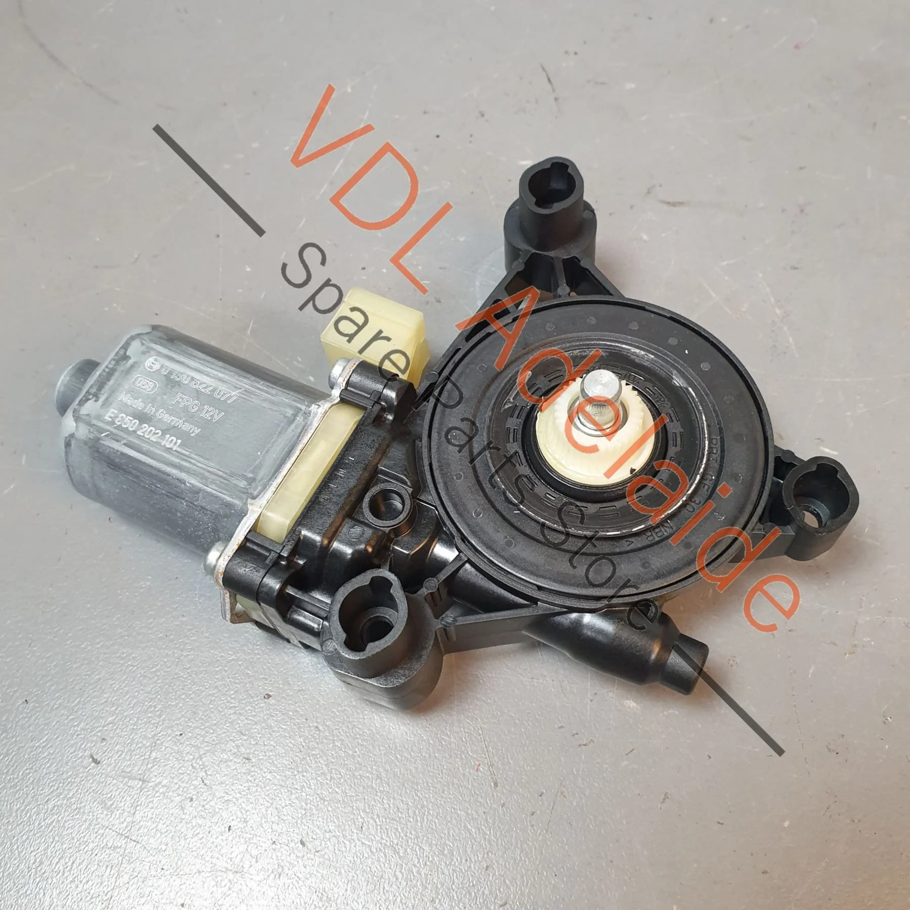 VW Golf MK7 Front Left Window Regulator Motor 5Q0959801C - Image 4