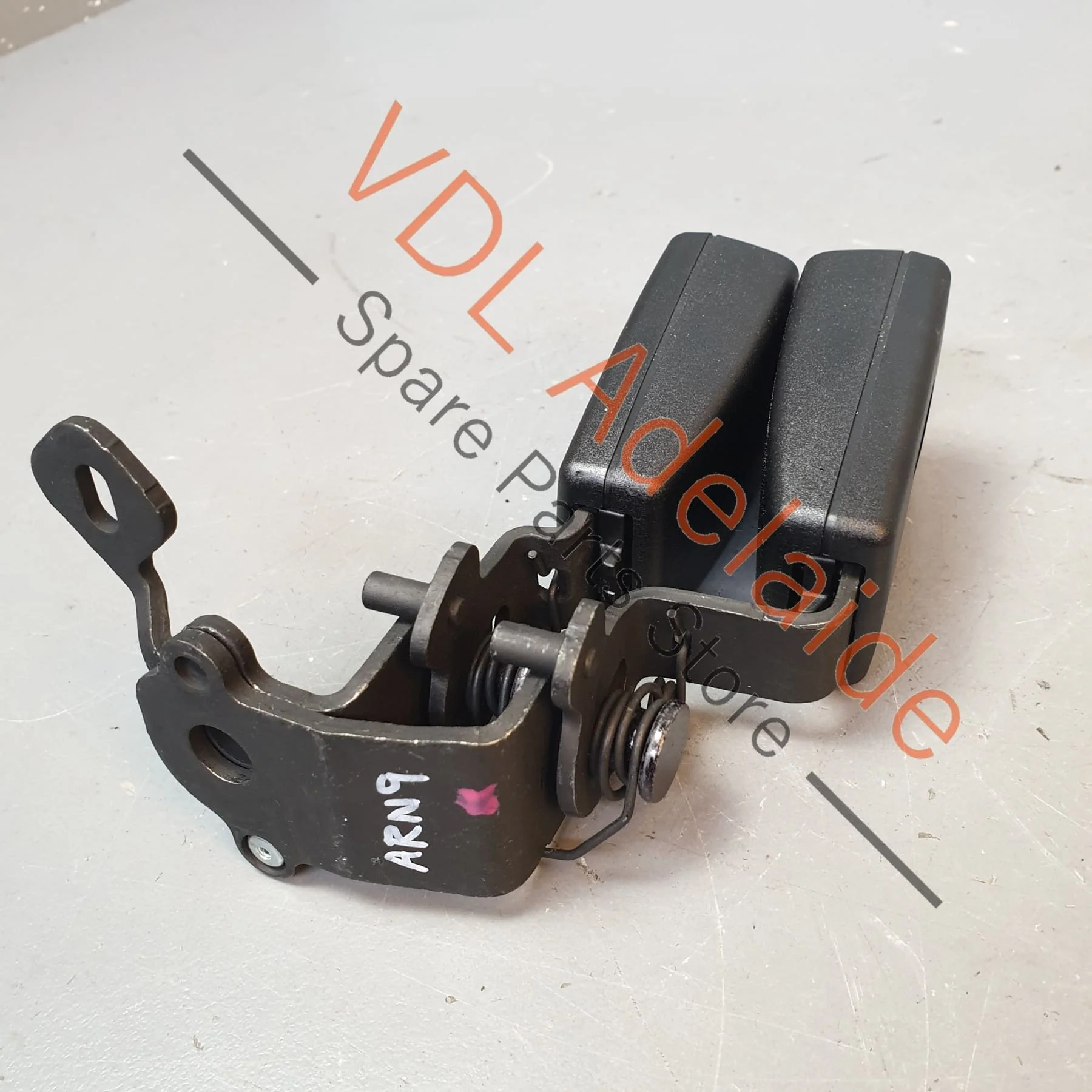 VW Golf Audi A3 Rear Seat Belt Double Clasp Catch Latch 8V0857739 QVZ - Image 4