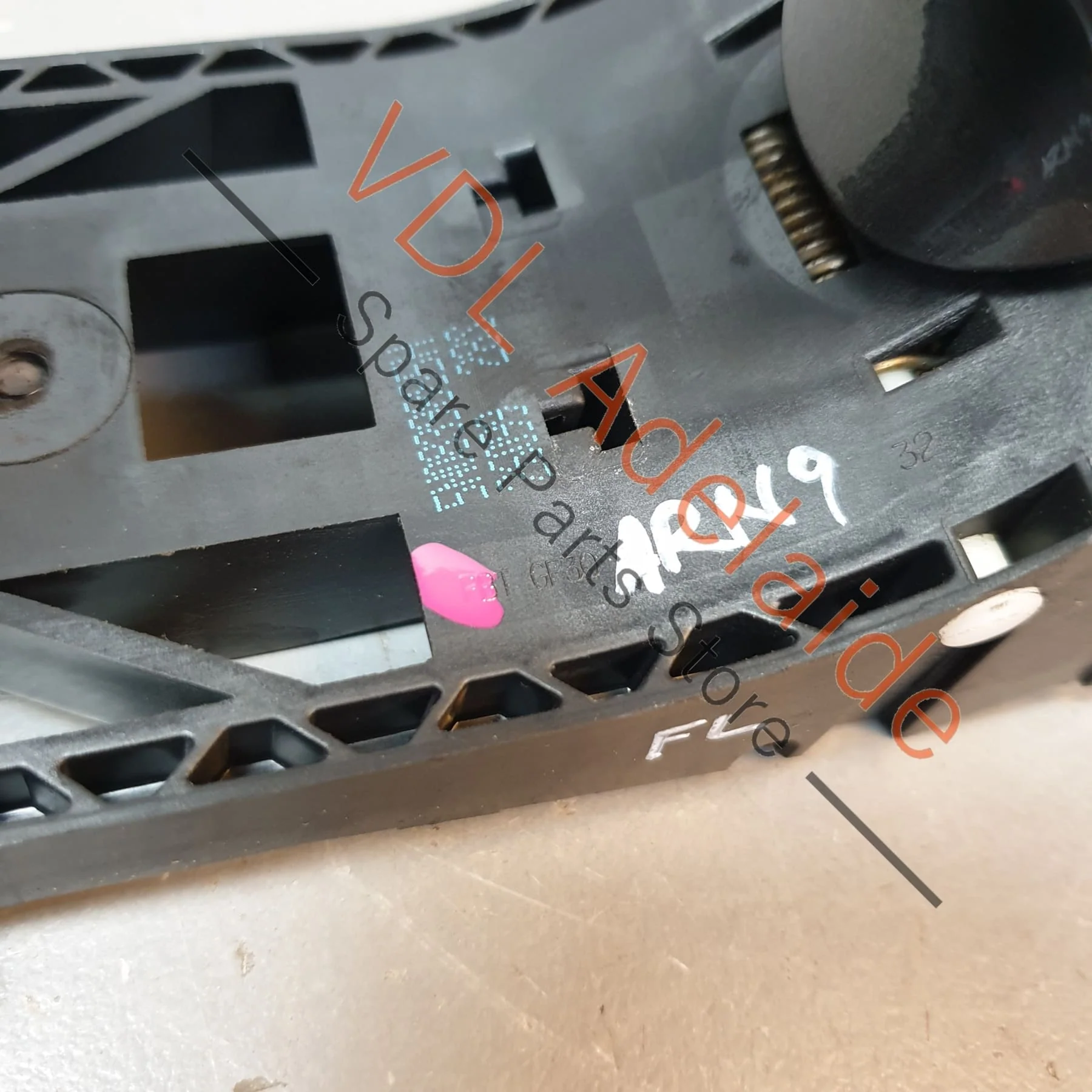 Volkswagen VW Golf GTi Mk7 Front or Rear Left Side Door Handle Indium Gray LR7H 5G0837205N - Image 3