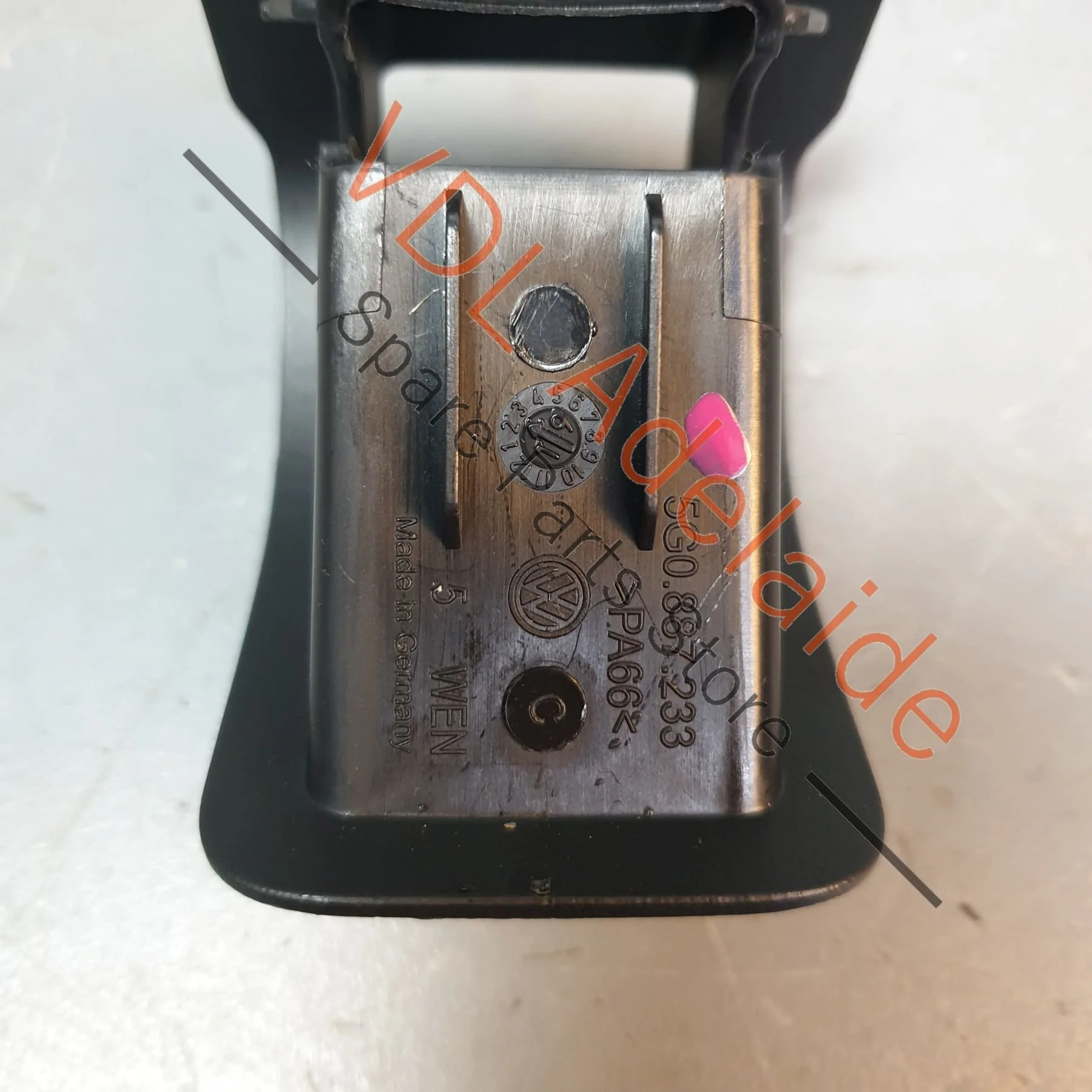 VW Golf MK7 Rear Seat Isofix Trim Outer 5G0887233C CWM - Image 3