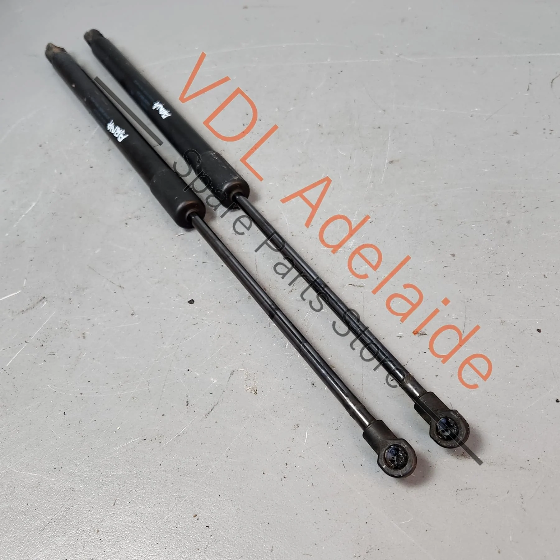 VW Golf Mk7 Rear Boot Hatch Lift Gas Struts Pair 5G6827550C