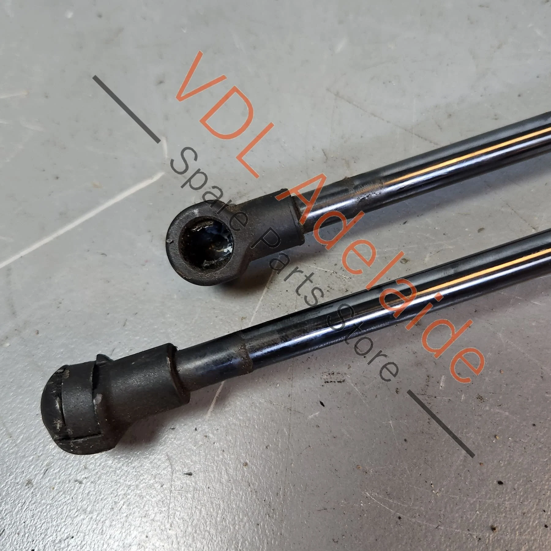 VW Golf Mk7 Rear Boot Hatch Lift Gas Struts Pair 5G6827550C - Image 5