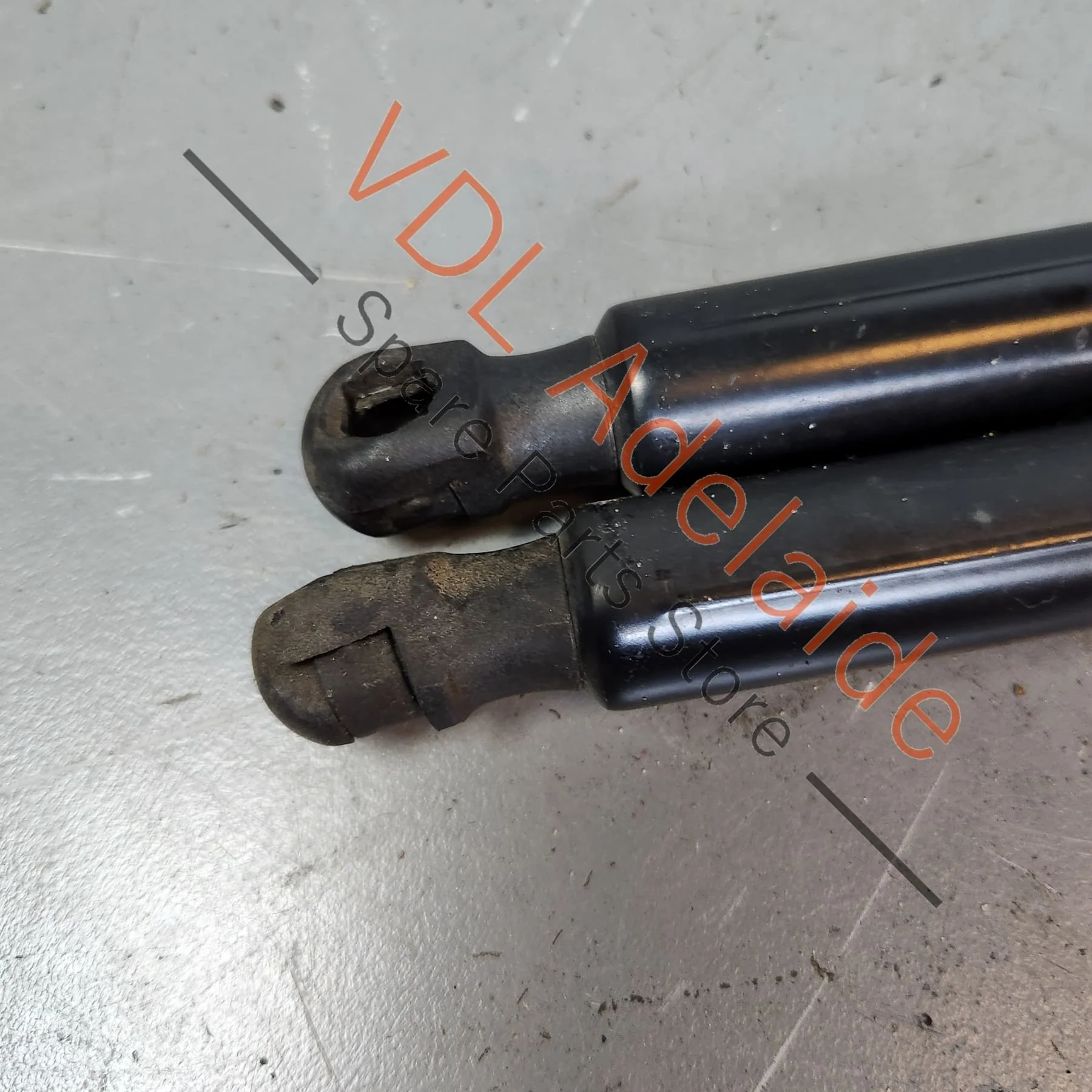 VW Golf Mk7 Rear Boot Hatch Lift Gas Struts Pair 5G6827550C - Image 6