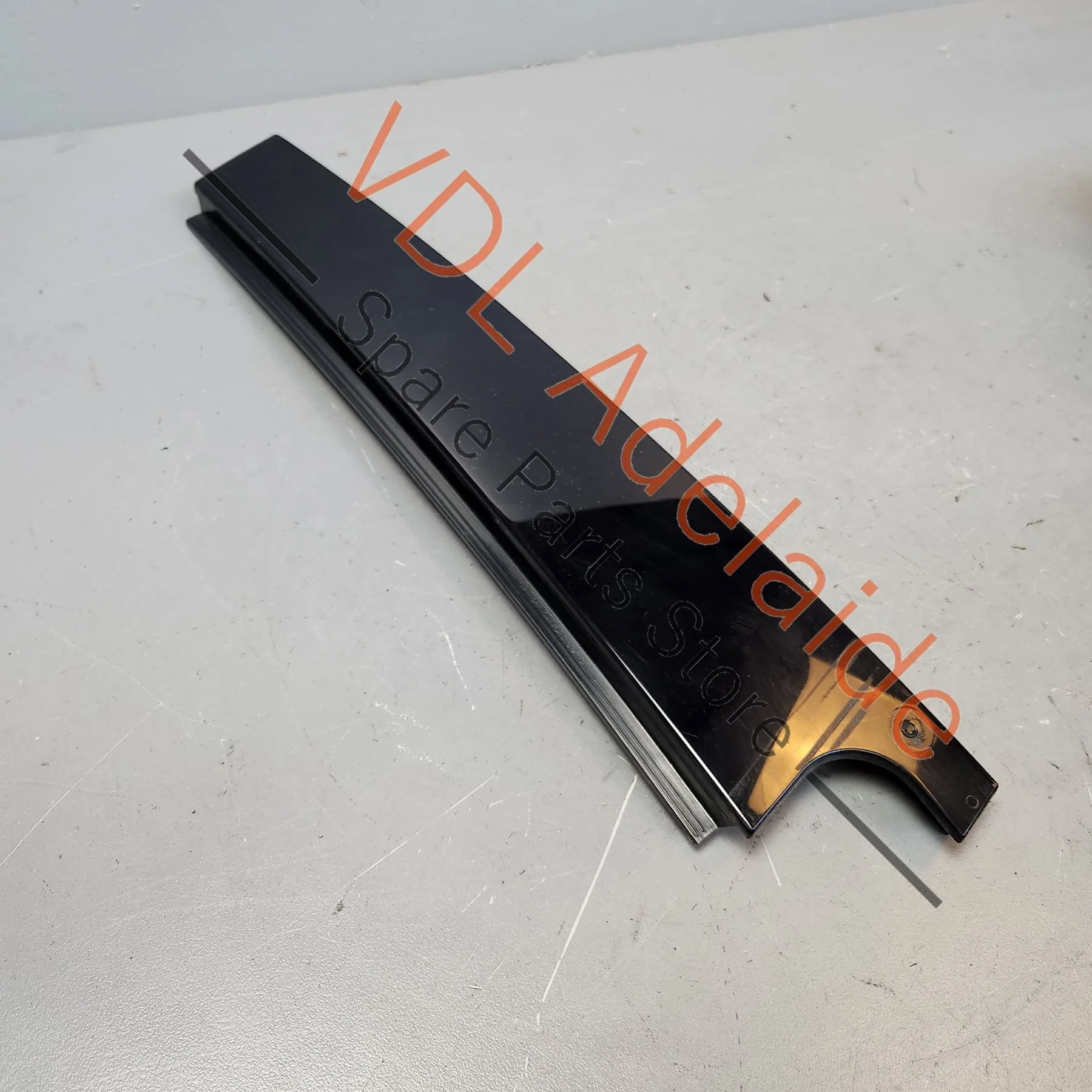 VW Golf Mk7 Gloss Black Rear Left B Pillar Exterior Trim for Door Window Frame 5G6839901B