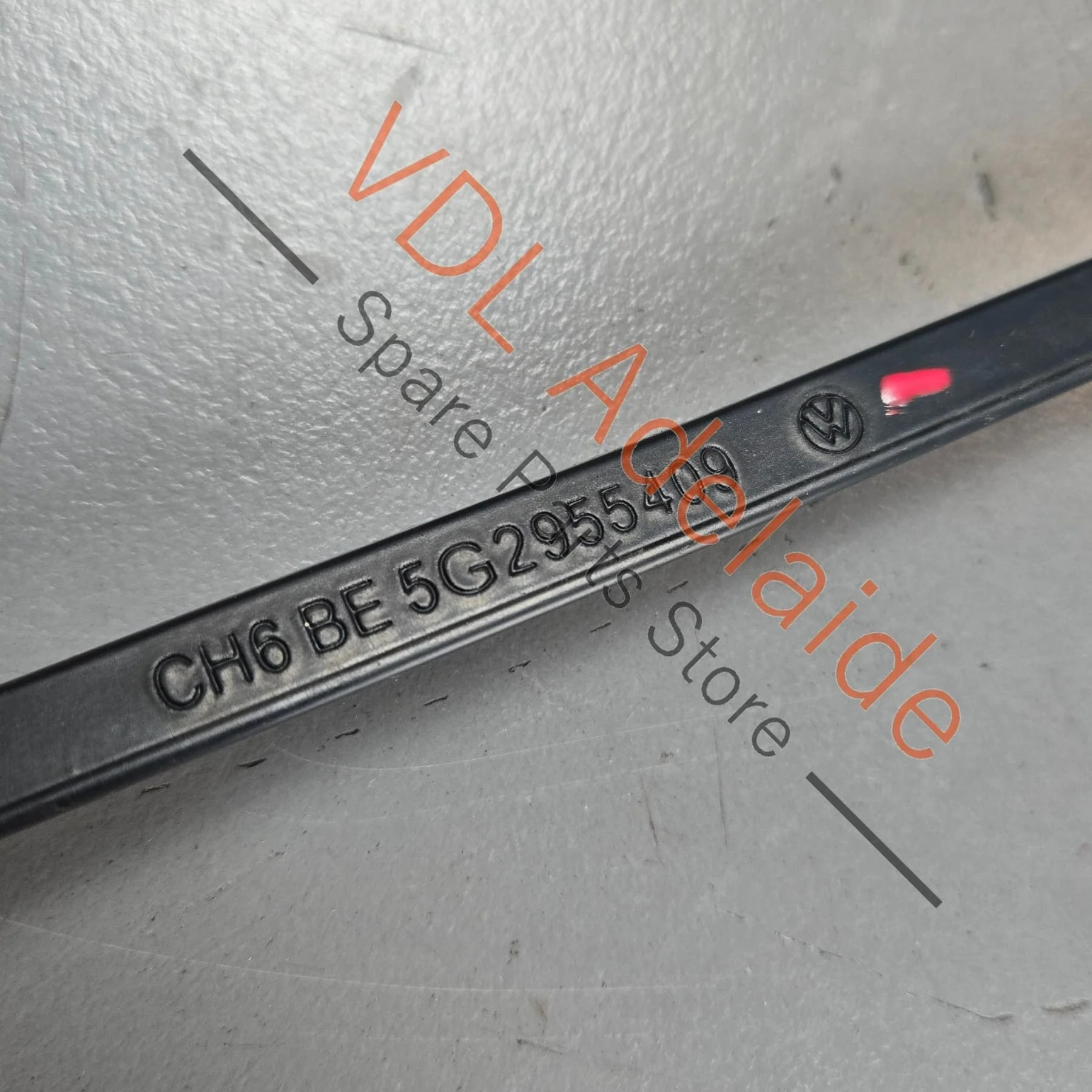 VW Golf MK7 Aero Winscreen Wiper Arm Left 5G2955409 - Image 2