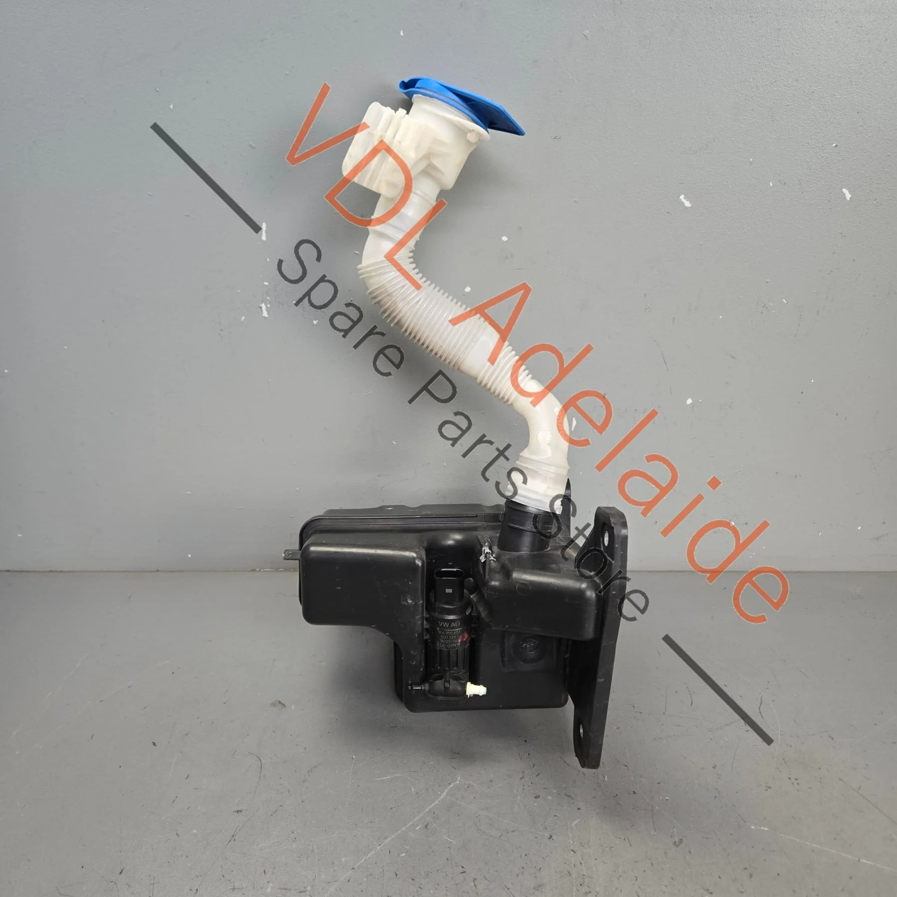 VW Golf MK7 GTi Windscreen Washer Bottle Tank for vehicles without Headlight Washer System 5G0955453J