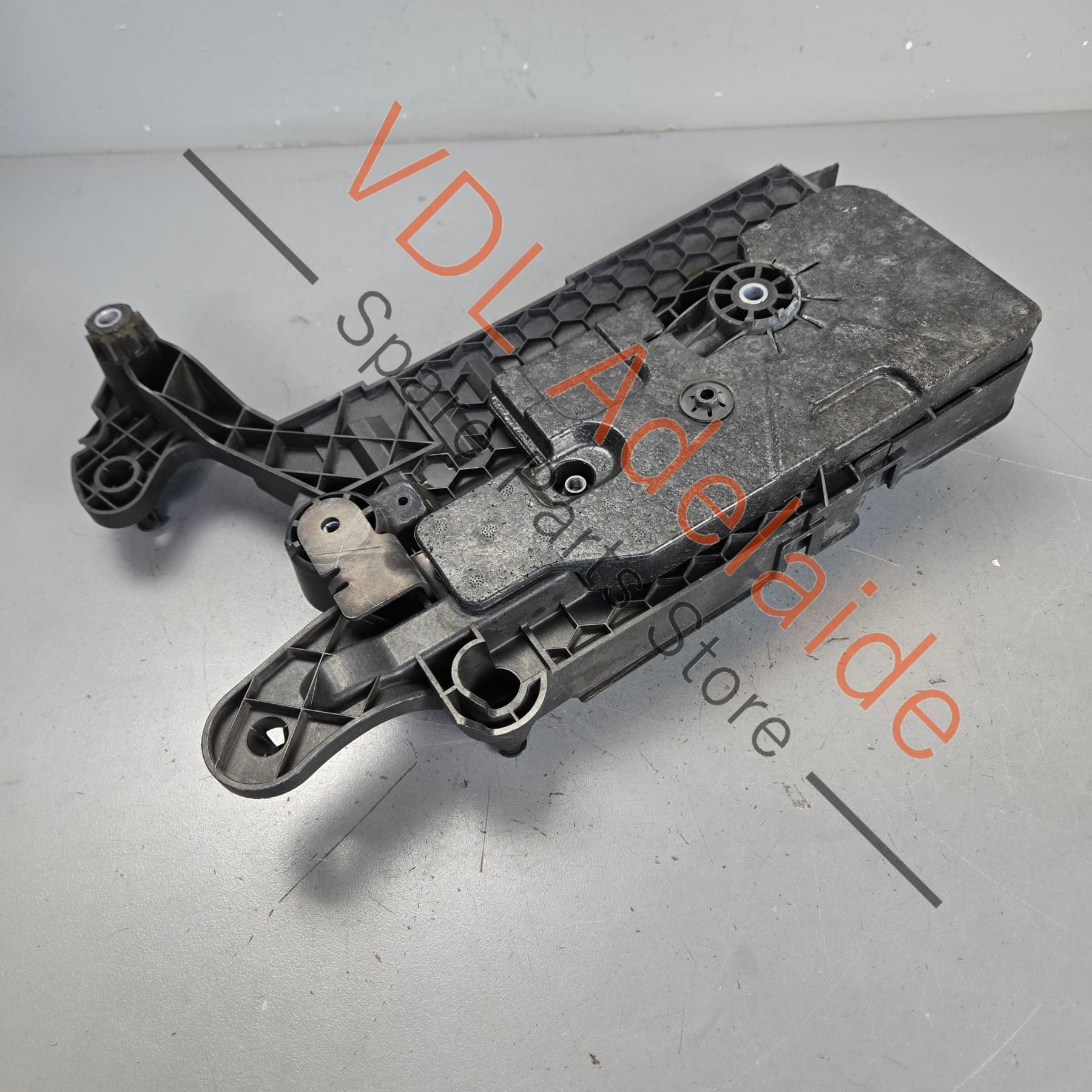 VW Golf GTi Mk7 Battery Console Base 5Q0915331J - Image 2