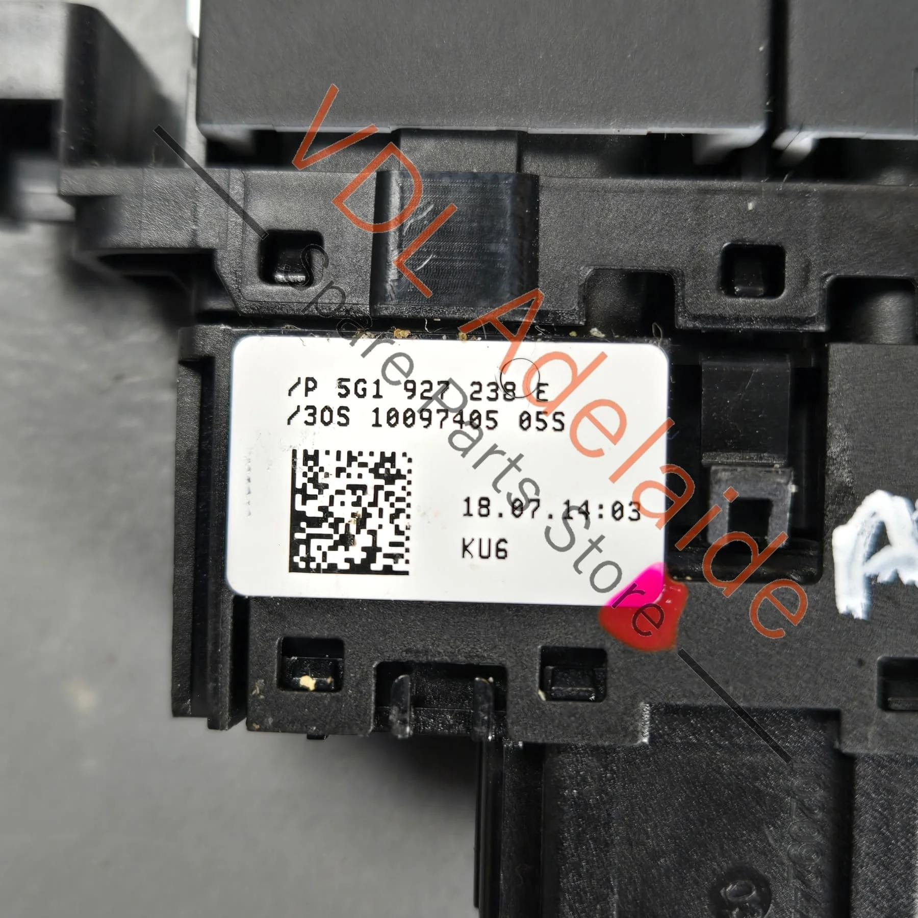 VW Golf MK7 Centre Console Button for Parking Aid Park Assist Switch 5G1927238E - Image 2