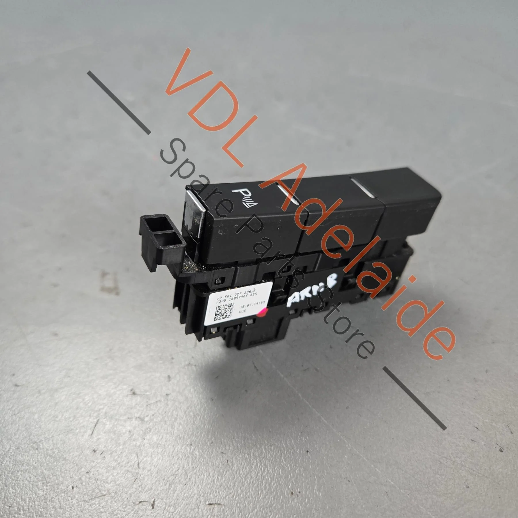 VW Golf MK7 Centre Console Button for Parking Aid Park Assist Switch 5G1927238E - Image 3