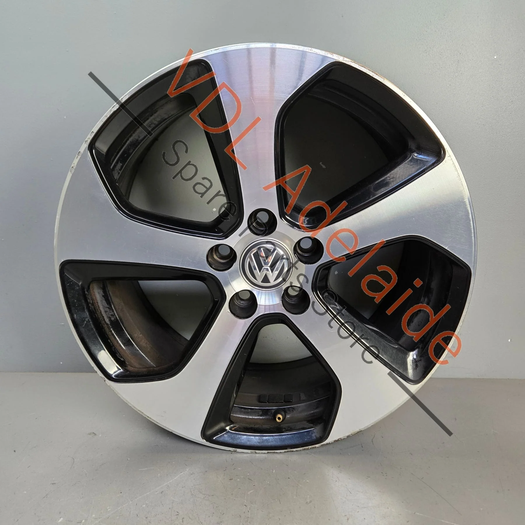 1x VW Golf GTi Mk7 18in x7.5in Alloy Wheel AUSTIN 5G0601025AS #01