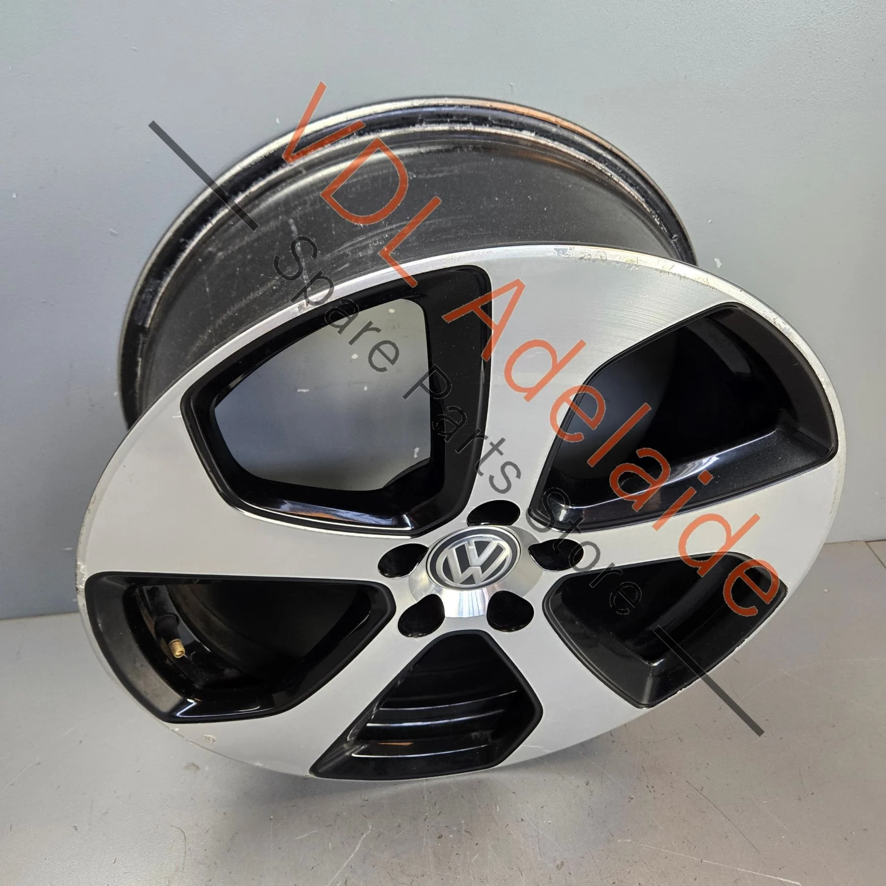 1x VW Golf GTi Mk7 18in x7.5in Alloy Wheel AUSTIN 5G0601025AS #03 - Image 2