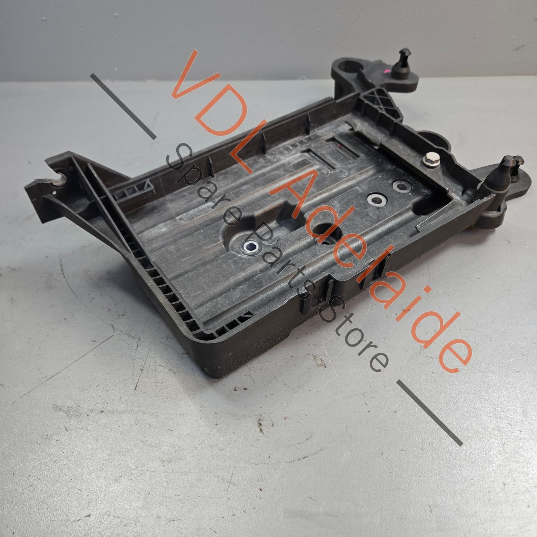 VW Golf R Mk7 Battery Console Base 5Q0915331K - Image 3