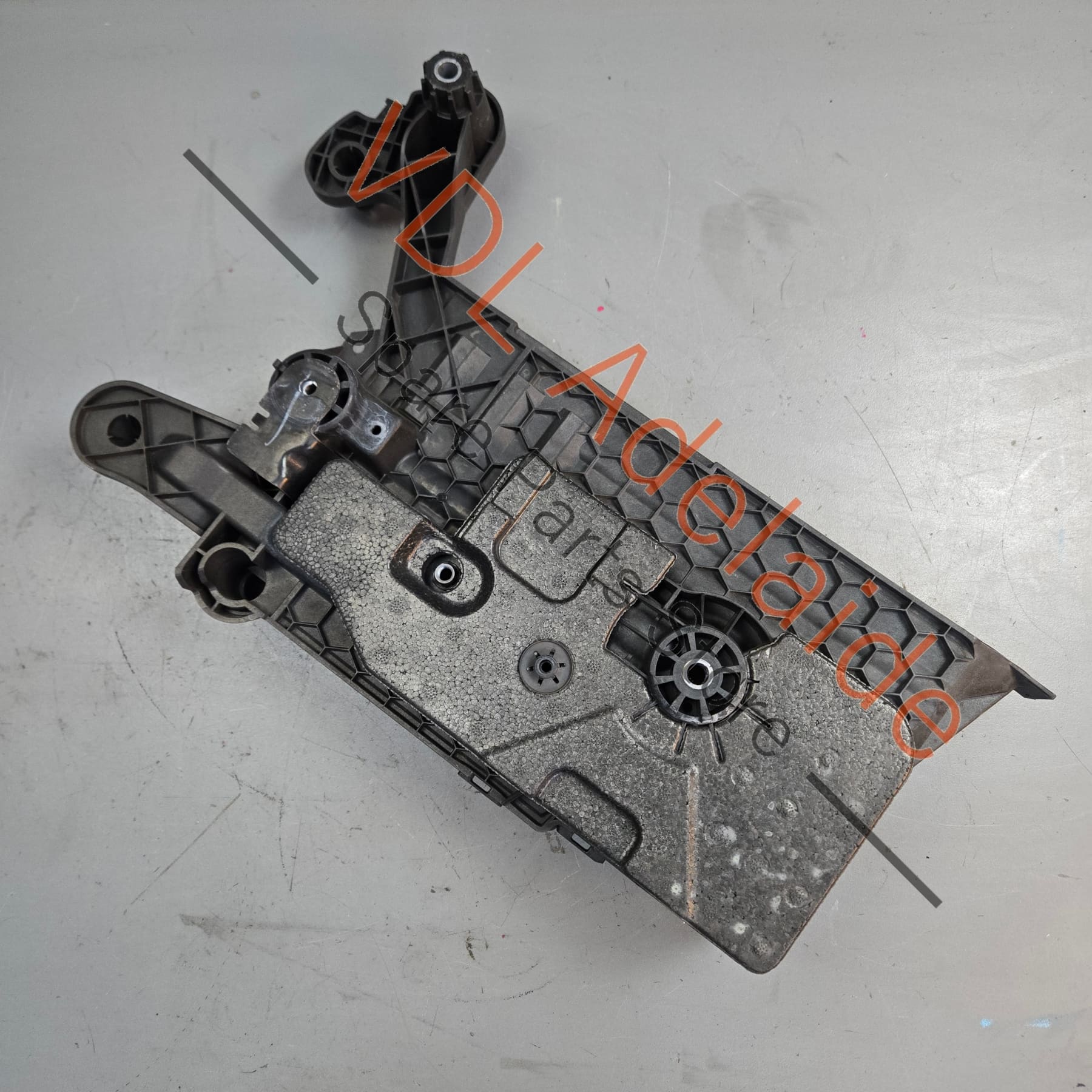 VW Golf R Mk7 Battery Console Base 5Q0915331K - Image 5