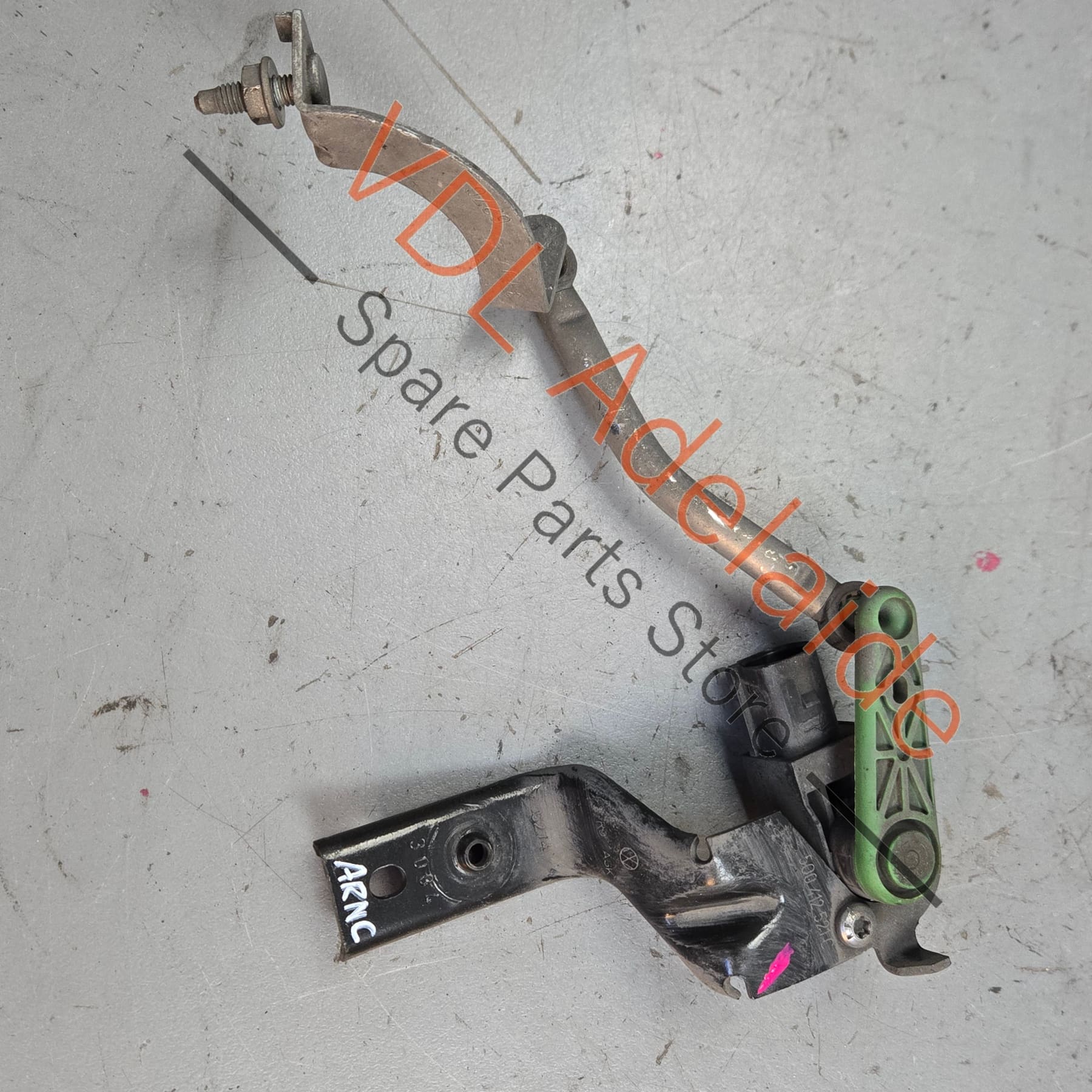 VW Golf MK7 7.5 Front Left Suspension Level Sensor With Poles 5Q0412521C - Image 2