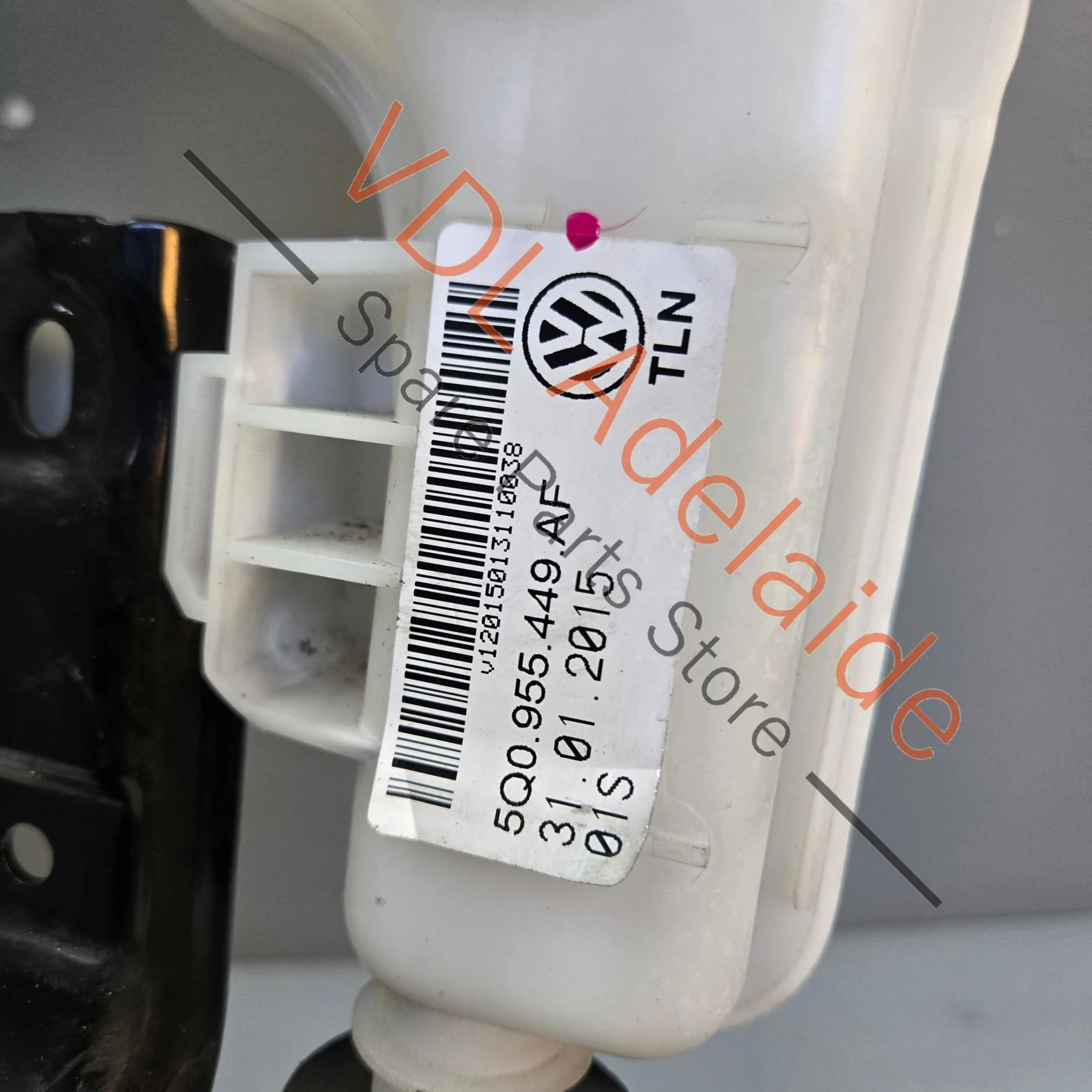 VW Golf R MK7 7.5 Windscreen Washer Bottle Tank & Mounting Bracket 5G0955453AE 5Q0955449AF - Image 4