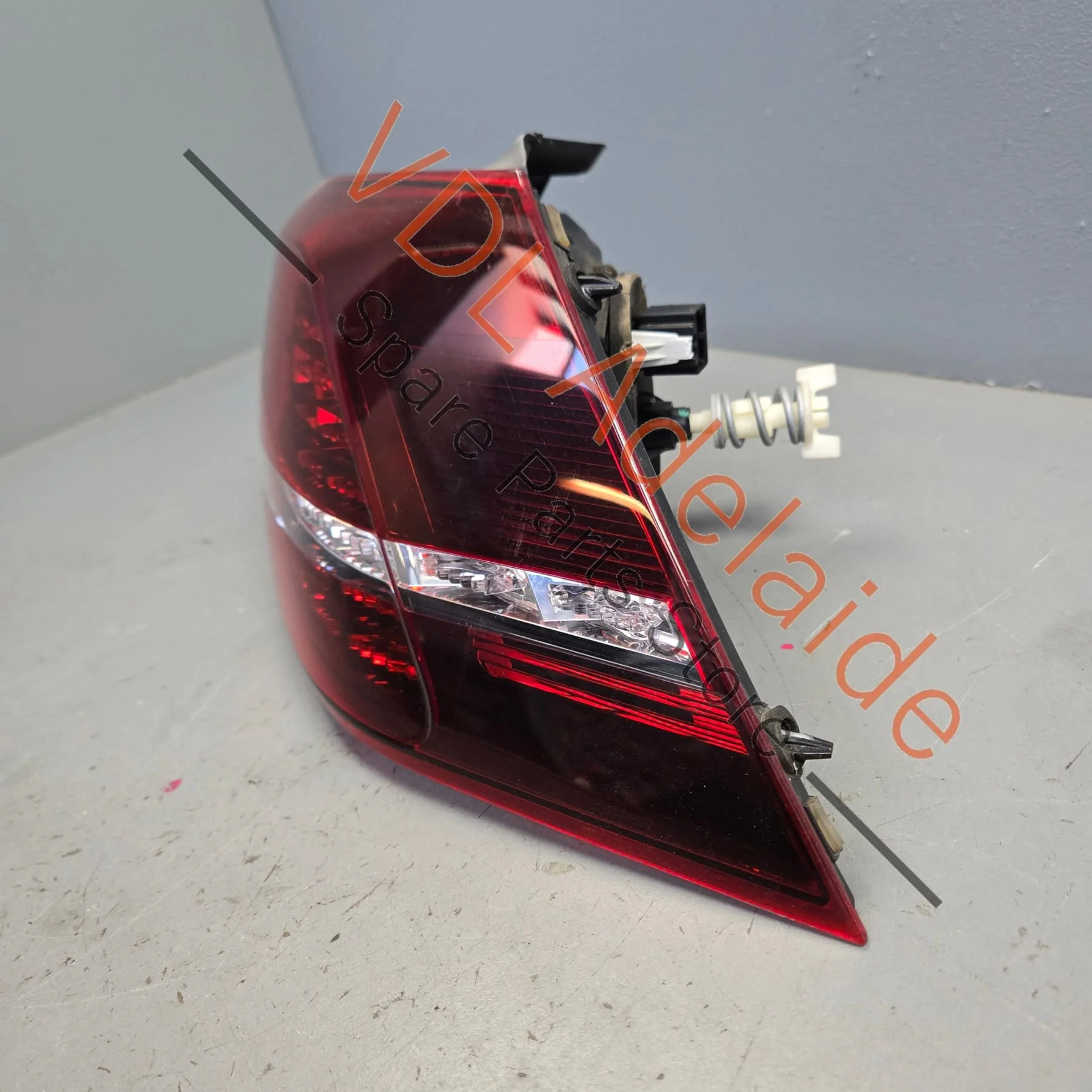 VW Golf R MK7 Right Outer LED Tail Brake Light Taillight 5G0945208C - Image 3