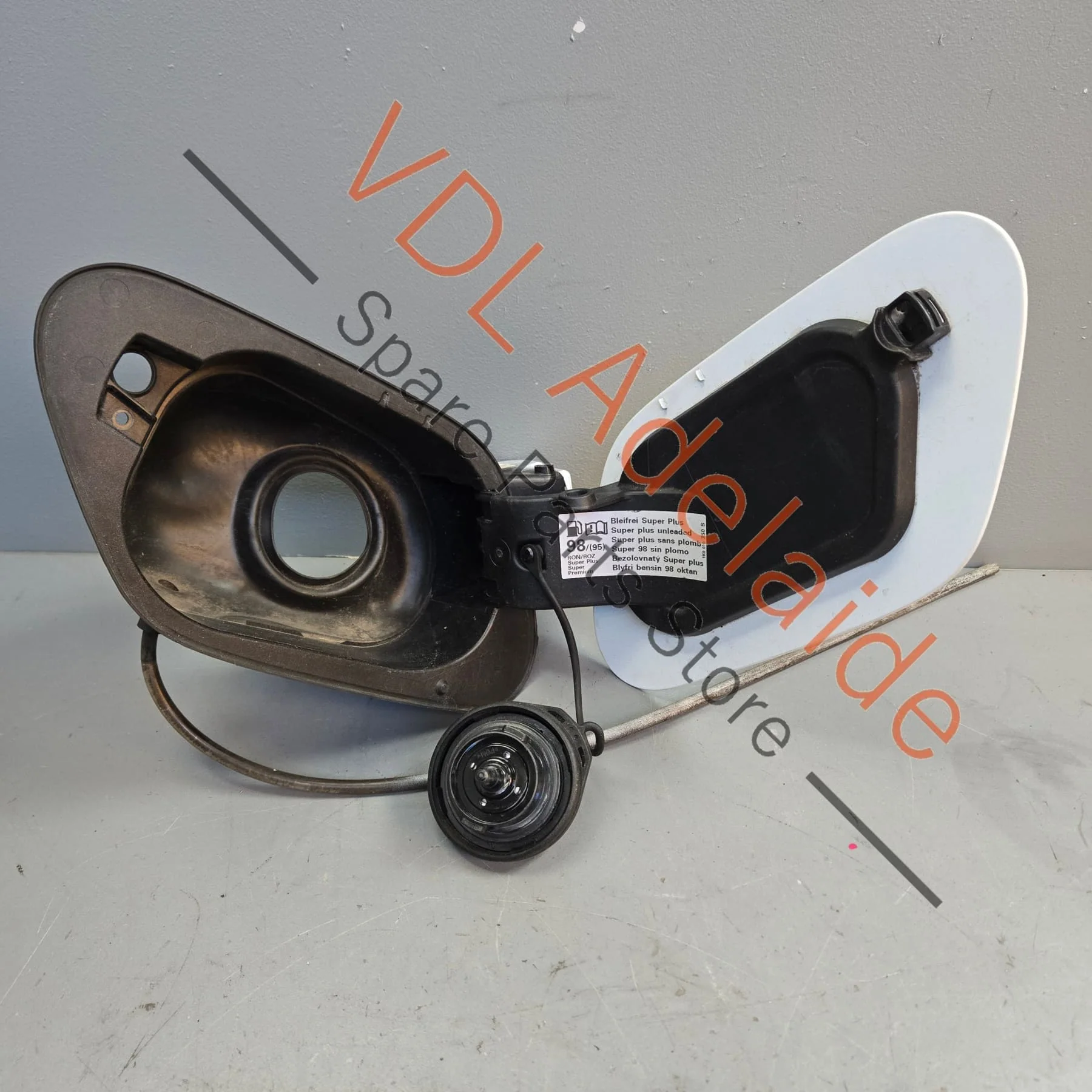 VW Golf GTi Mk7 Fuel Filler Flap Door and Cap 5G0809857 Pure White 0Q LC9A 5G0809909 - Image 2