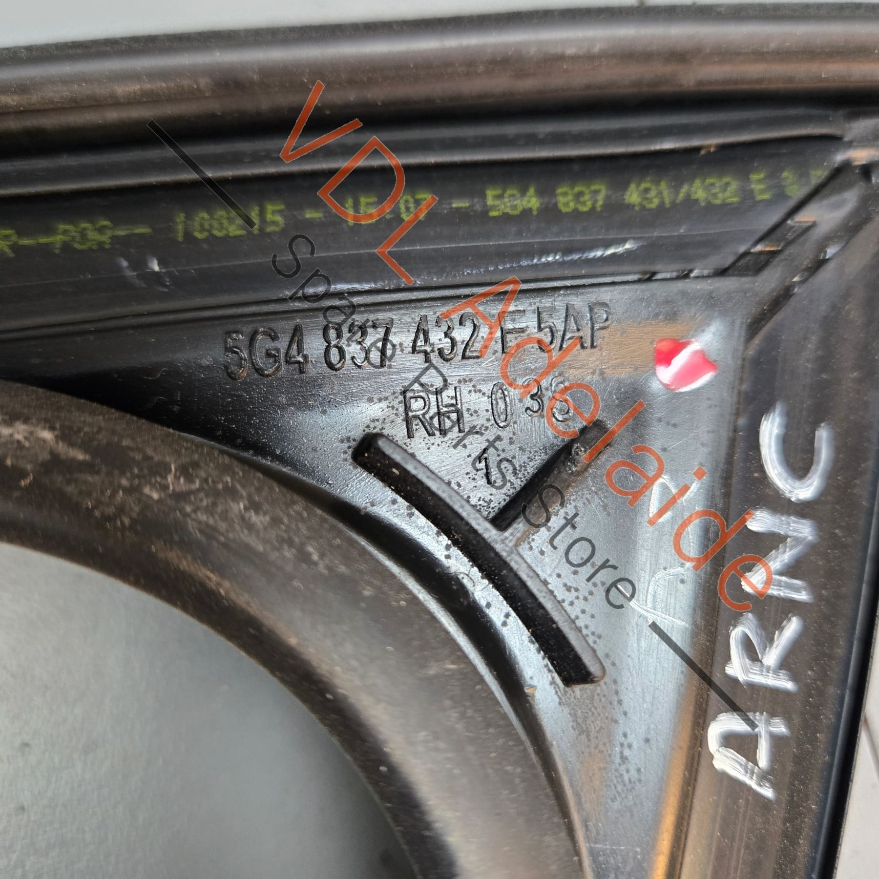 VW Golf MK7 Front Right Door Frame Window Rubber 5G4837432K 5AP - Image 4