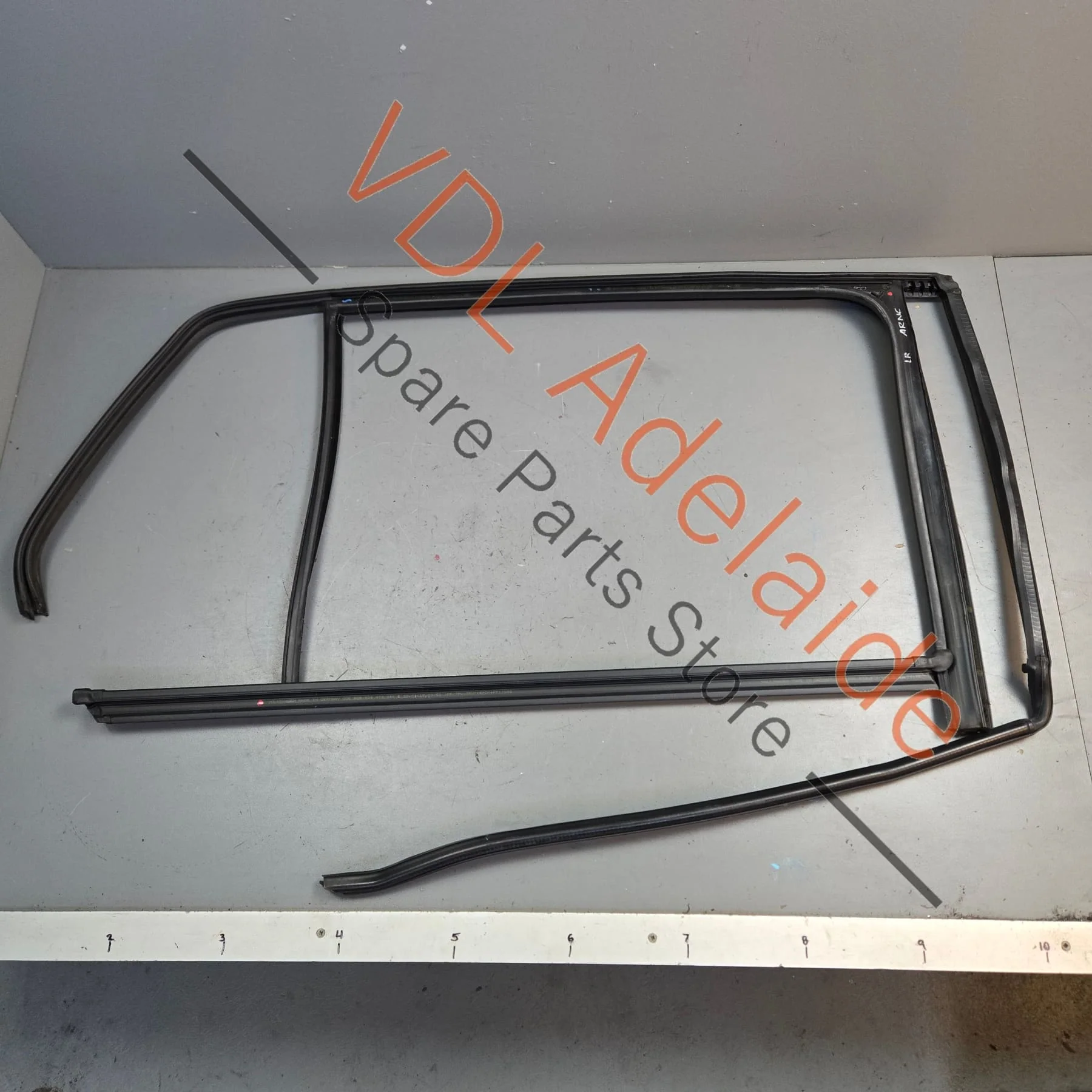 VW Golf MK7 Rear Left Door Frame Window Rubber 5G4839431J 5AP - Image 3